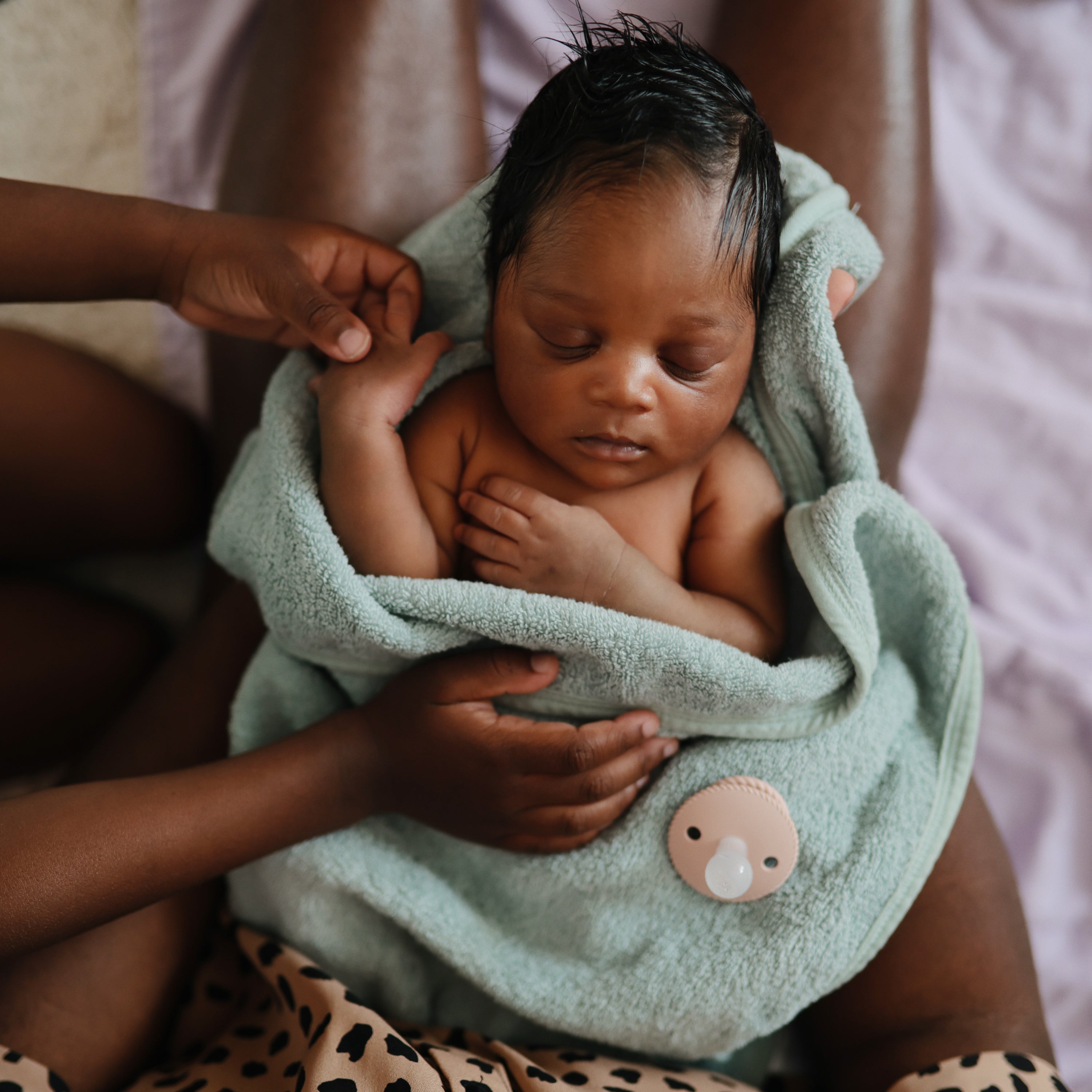 FRIGG Rope/Daisy Silicone Pacifier (Sunflower/Fuchsia) 2-Pack (6-18 Months) FRIGG PACIFIERS Mushie