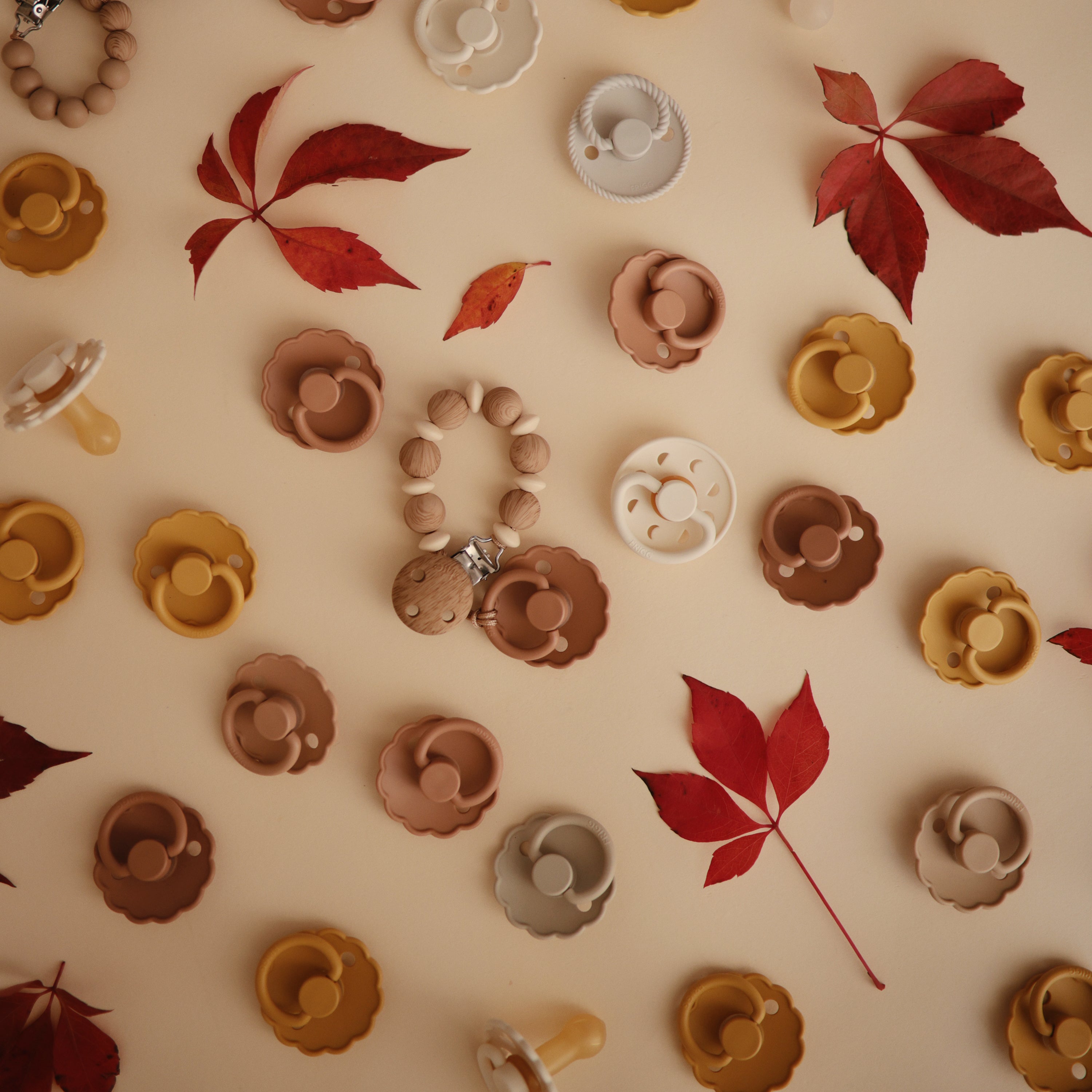 FRIGG Moon Natural Rubber Pacifier 2-Pack FRIGG PACIFIERS Mushie