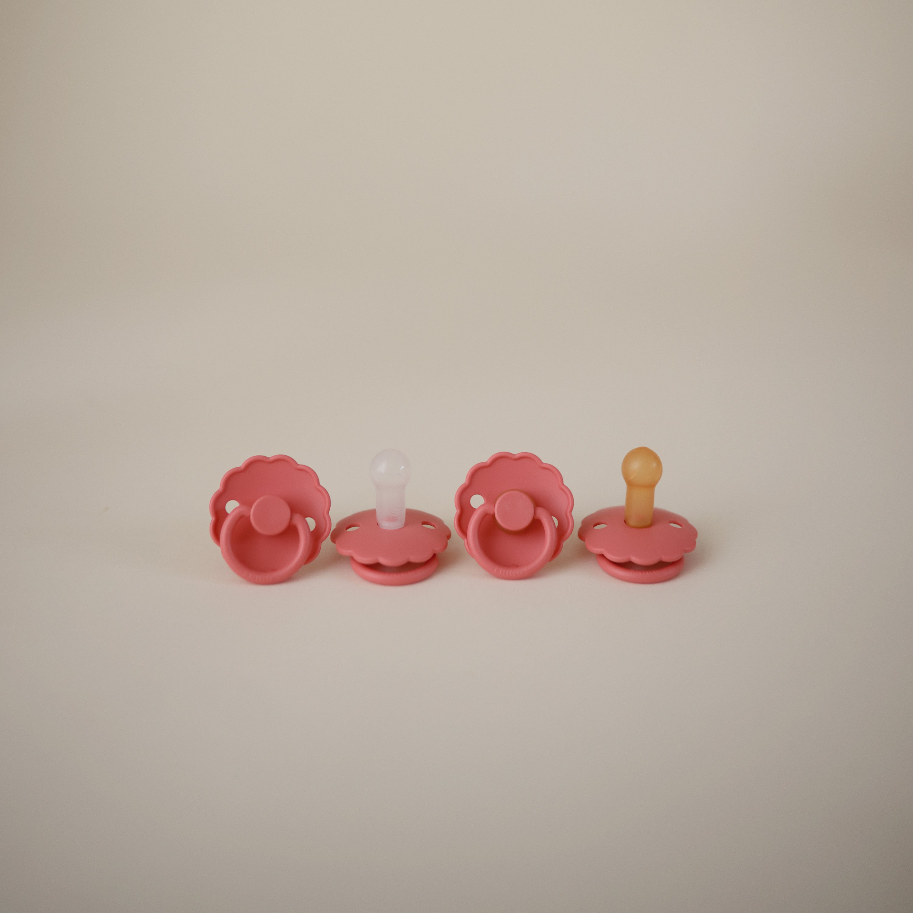 FRIGG Daisy Natural Rubber Pacifier 2-Pack FRIGG PACIFIERS Mushie