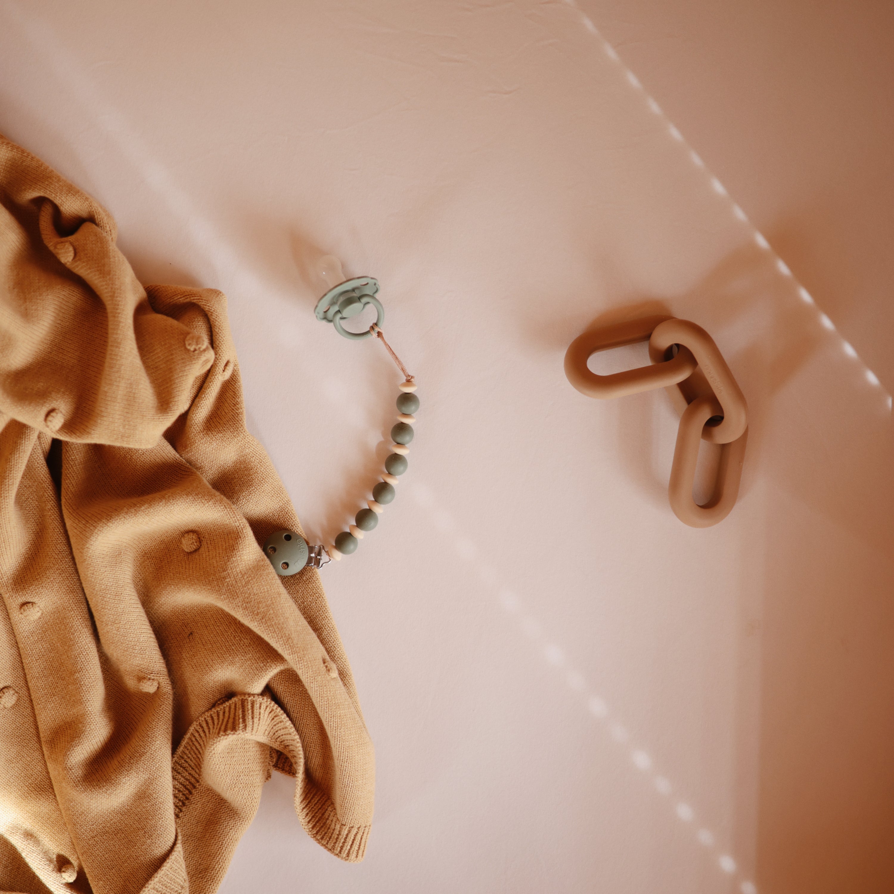 Links Teether teether Mushie