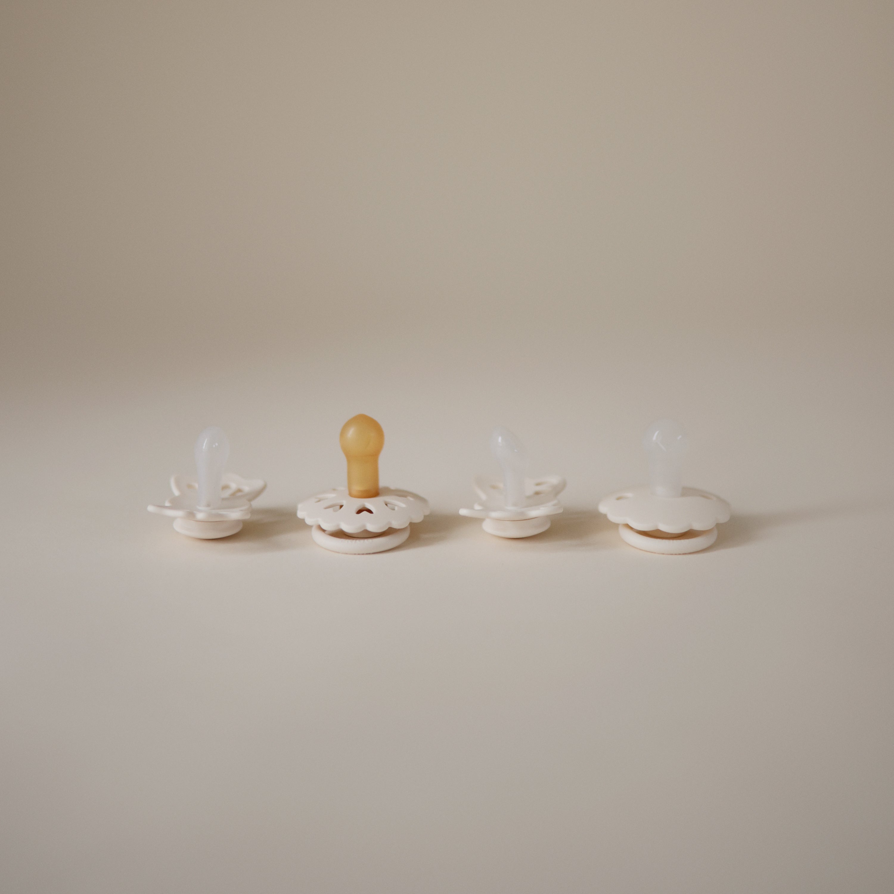 FRIGG Baby's First Pacifier Floral Heart (Cream) 4-Pack FRIGG PACIFIERS Mushie