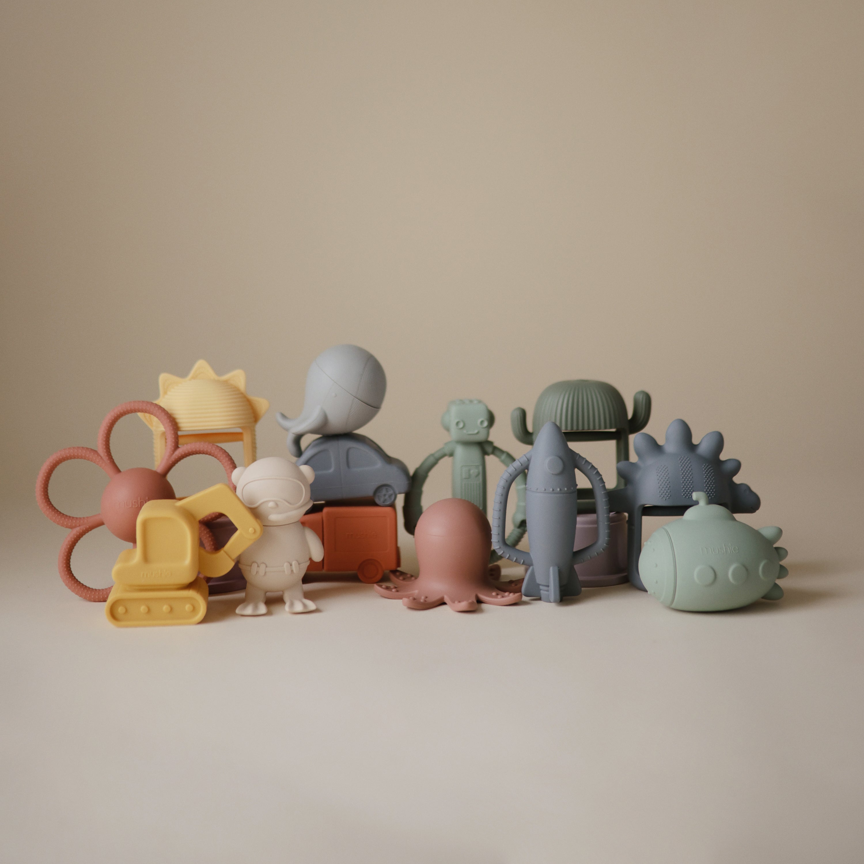 Robot Rattle Teether teether Mushie