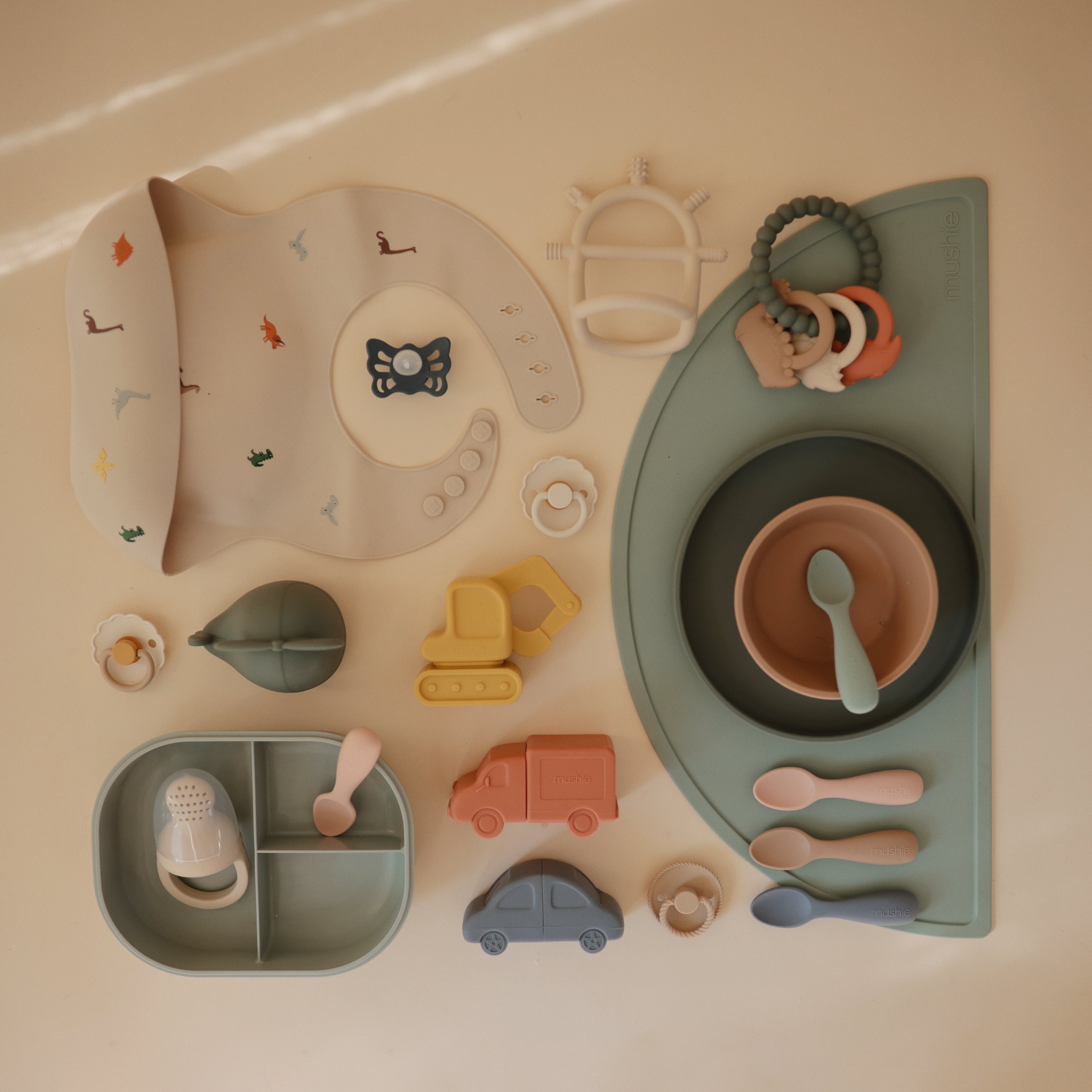 Classic Silicone Suction Plate silicone tableware Mushie