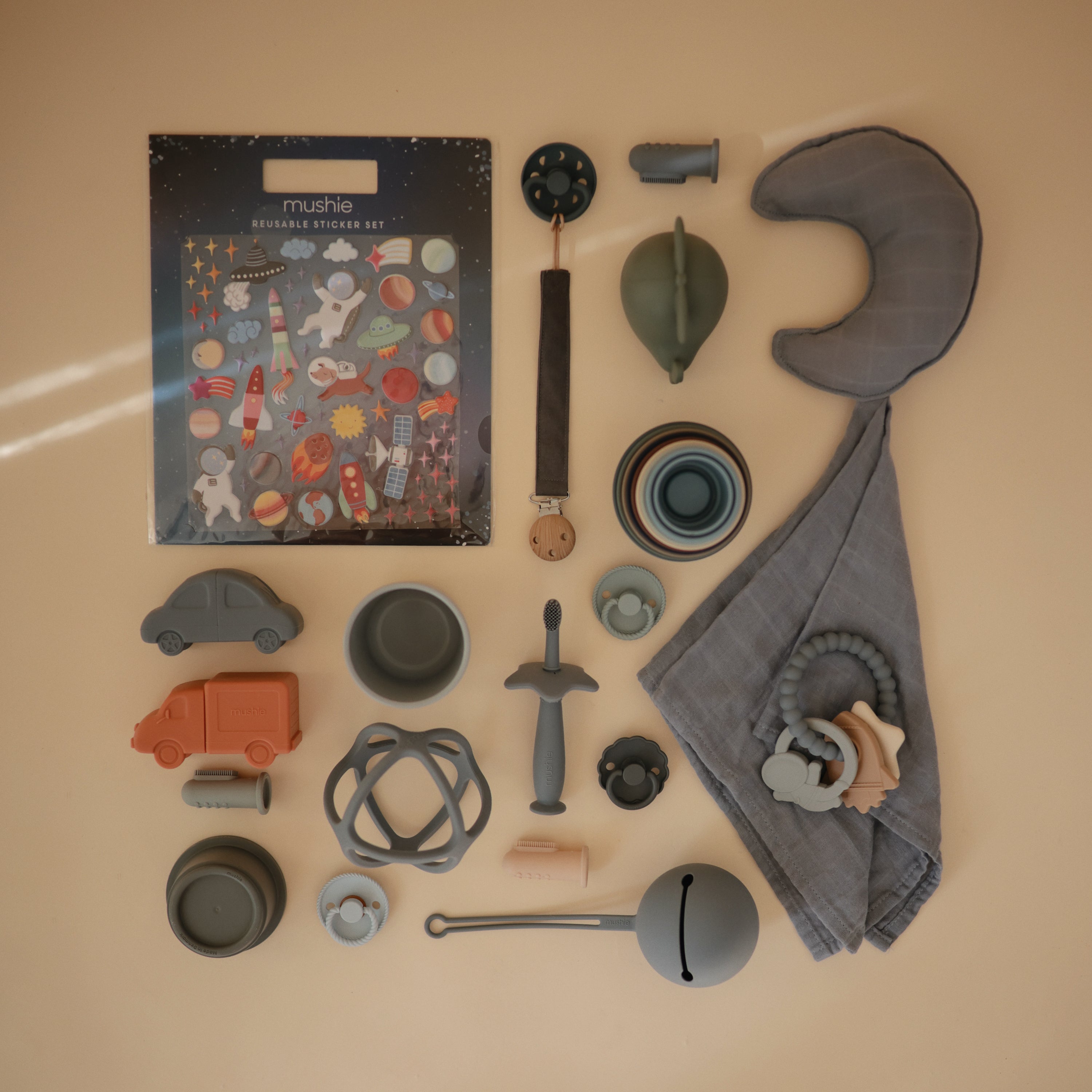 Moon Lovey Blanket blankets Mushie