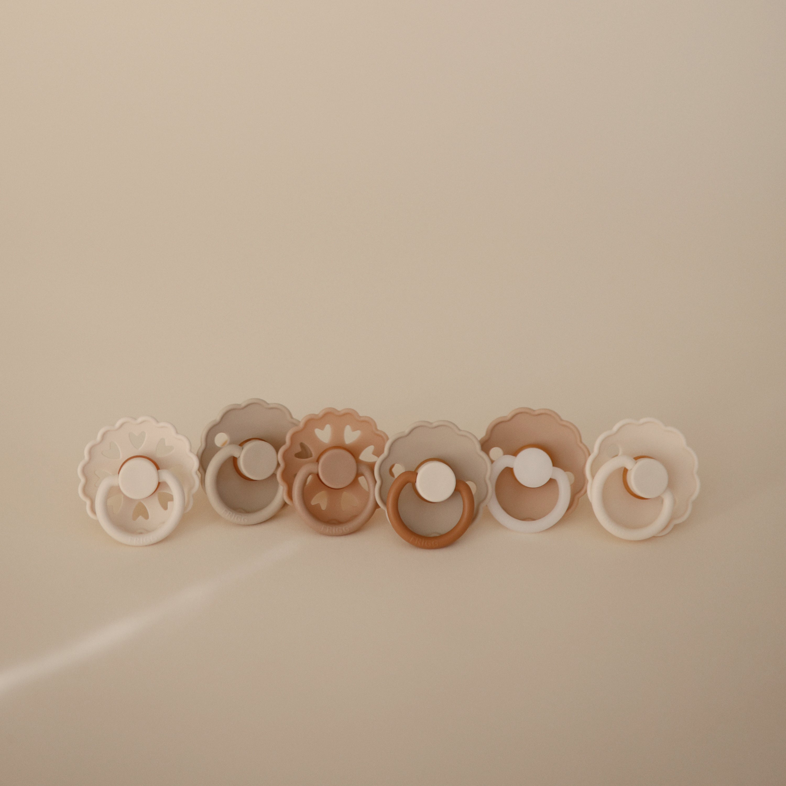 FRIGG Natural Rubber Cinnamon Charm Pacifier 6-Pack FRIGG PACIFIERS Mushie