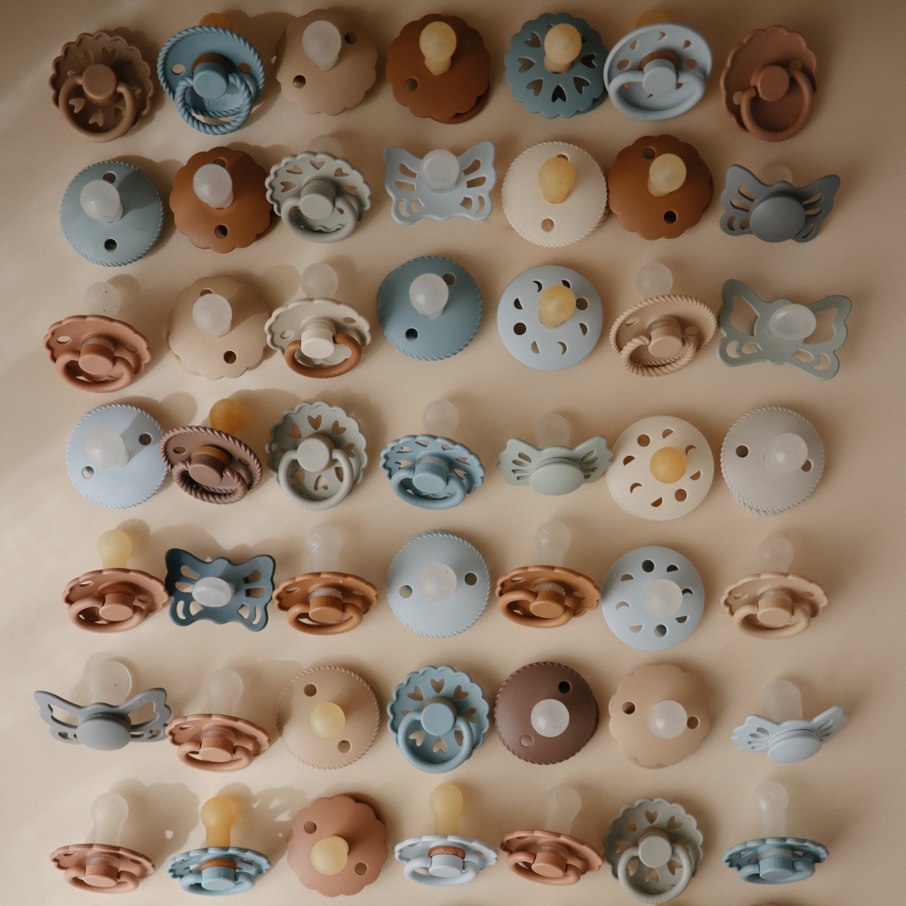 FRIGG Butterfly Anatomical Silicone Pacifier 2-Pack (0-6 Months) FRIGG PACIFIERS Mushie