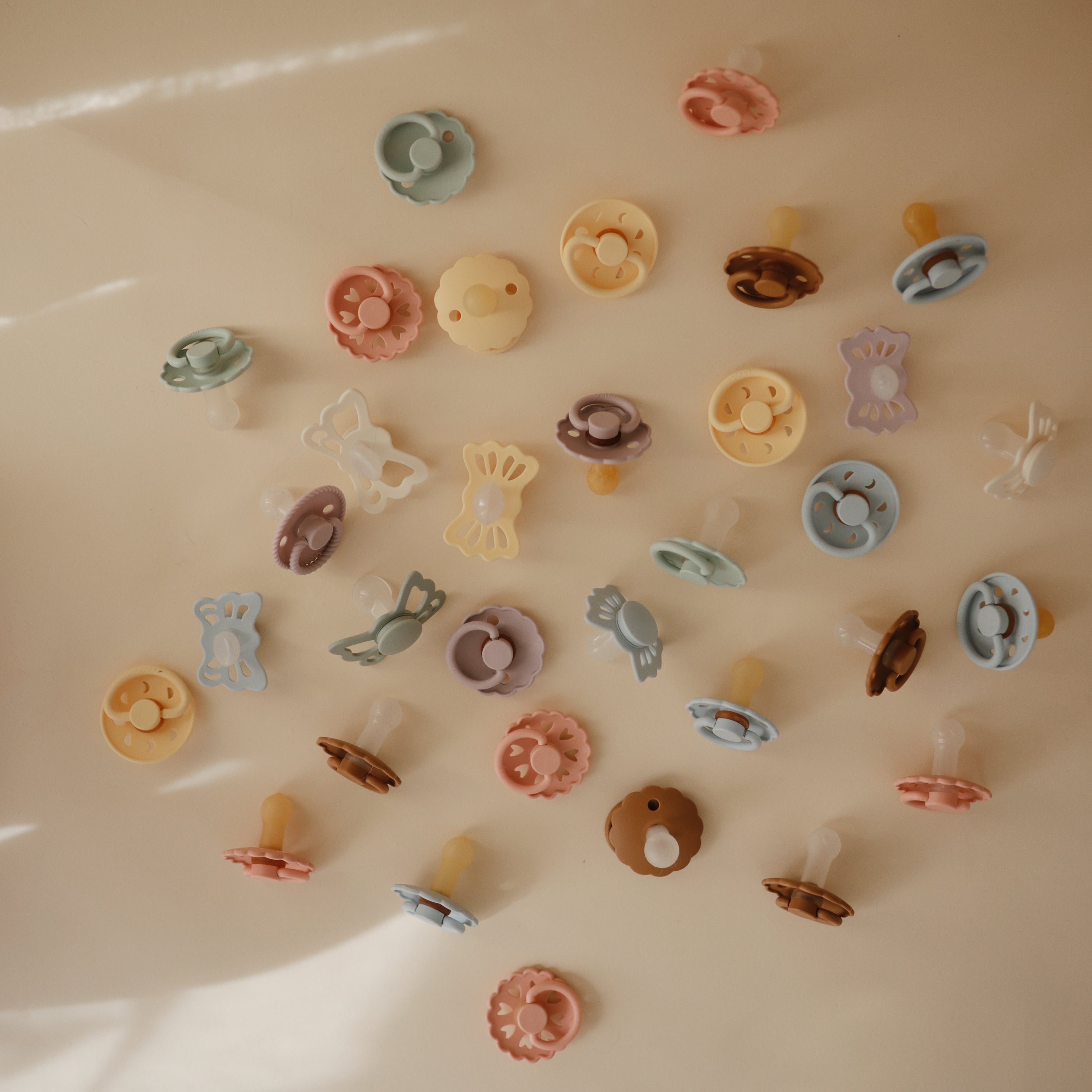 FRIGG Butterfly Anatomical Silicone Pacifier 2-Pack (6-18 Months) SILICONE FRIGG PACIFIERS Mushie