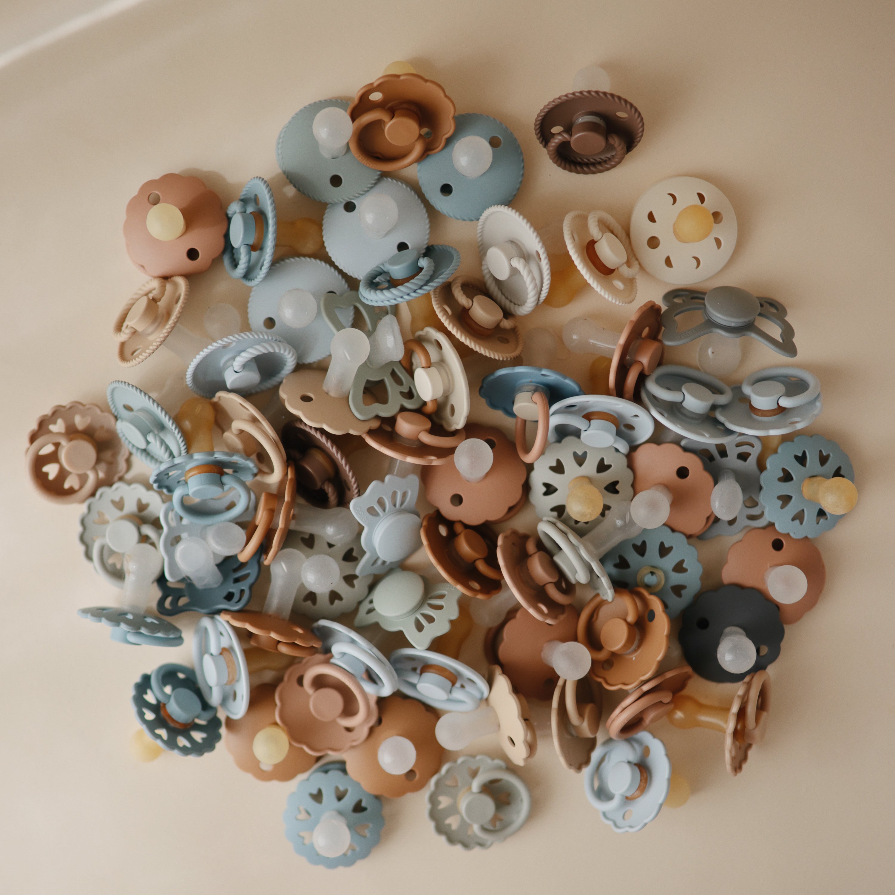 FRIGG Lucky Symmetrical Silicone Pacifier 2-Pack (0-6 Months) FRIGG PACIFIERS Mushie