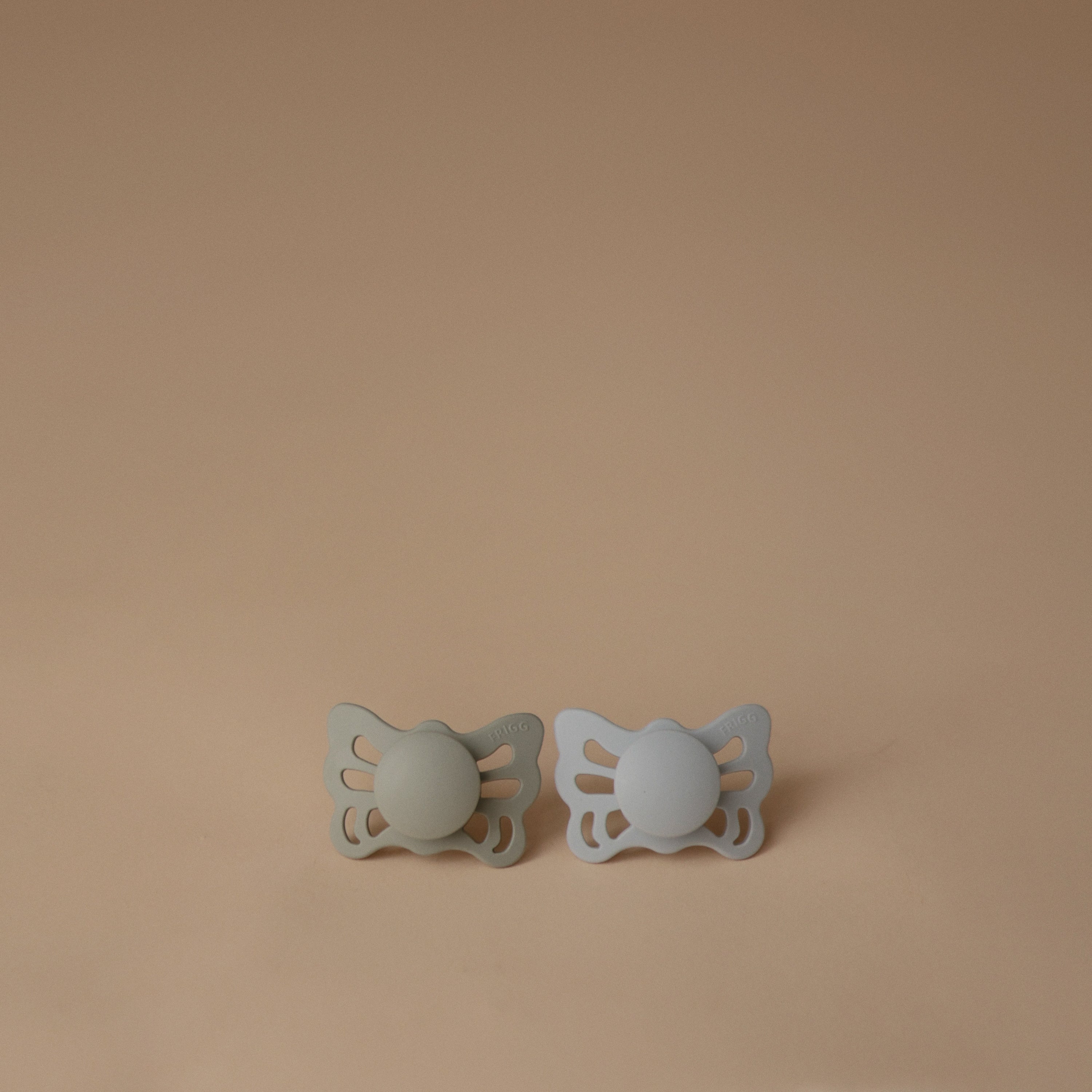 FRIGG Butterfly Anatomical Silicone Pacifier 2-Pack (0-6 Months) FRIGG PACIFIERS Mushie