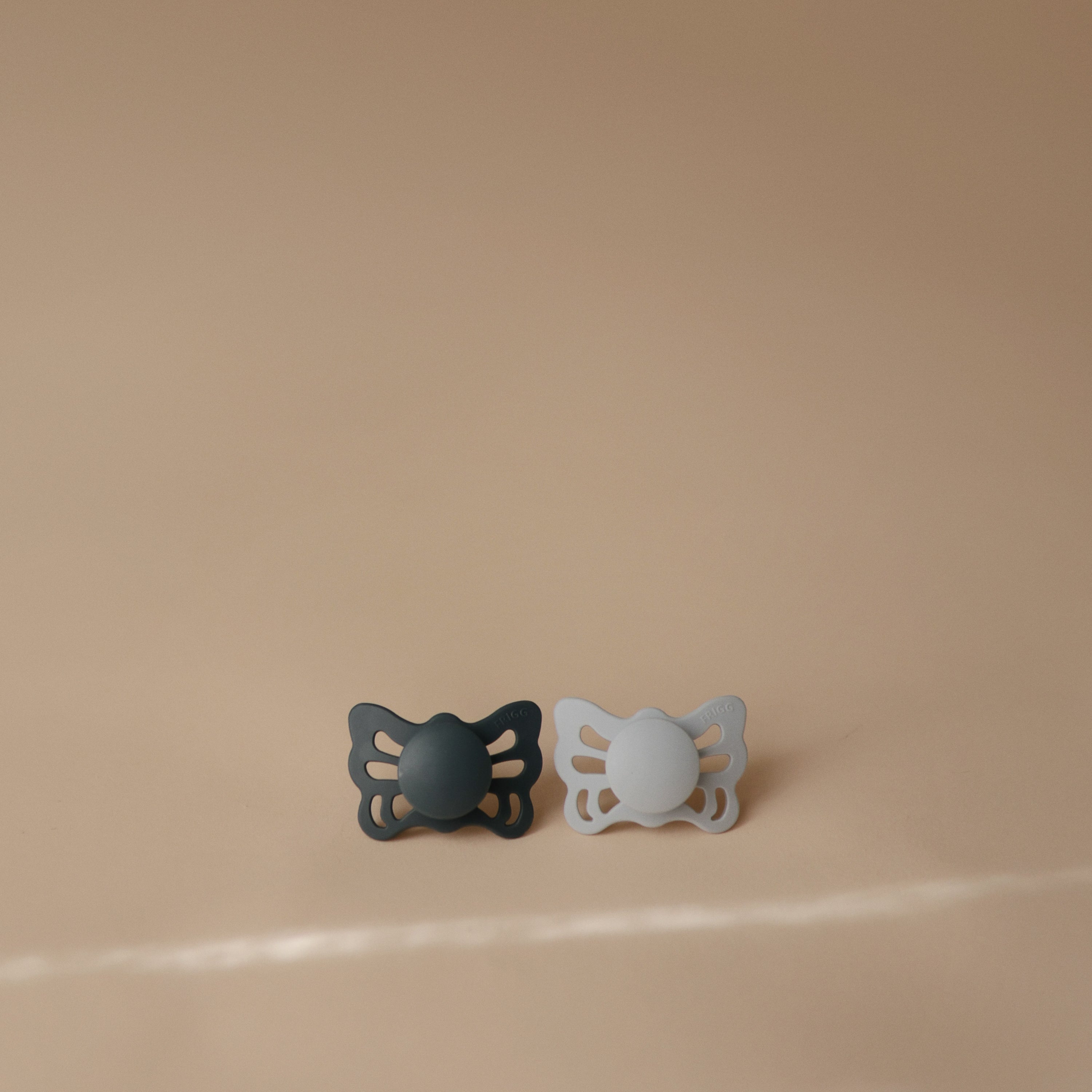 FRIGG Butterfly Anatomical Silicone Pacifier 2-Pack (0-6 Months) FRIGG PACIFIERS Mushie