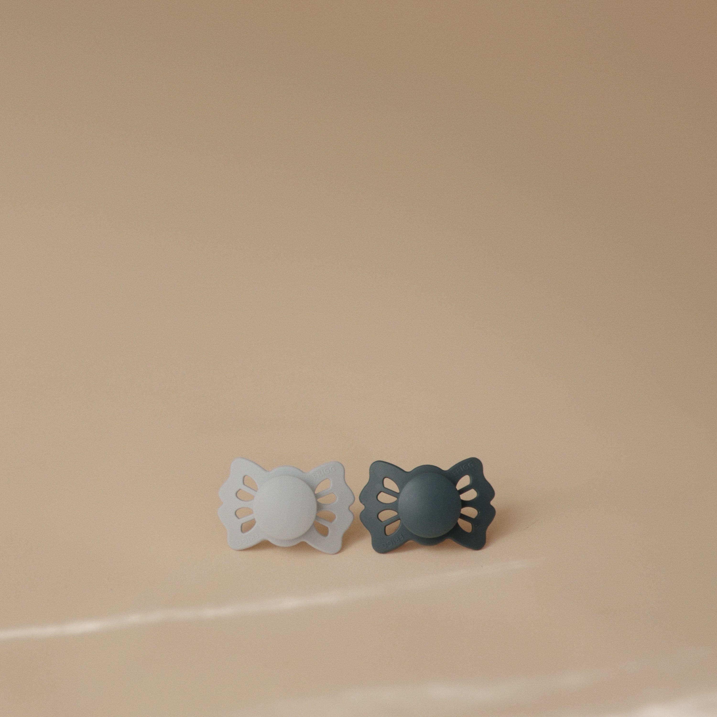 FRIGG Lucky Symmetrical Silicone Pacifier 2-Pack (0-6 Months) FRIGG PACIFIERS Mushie