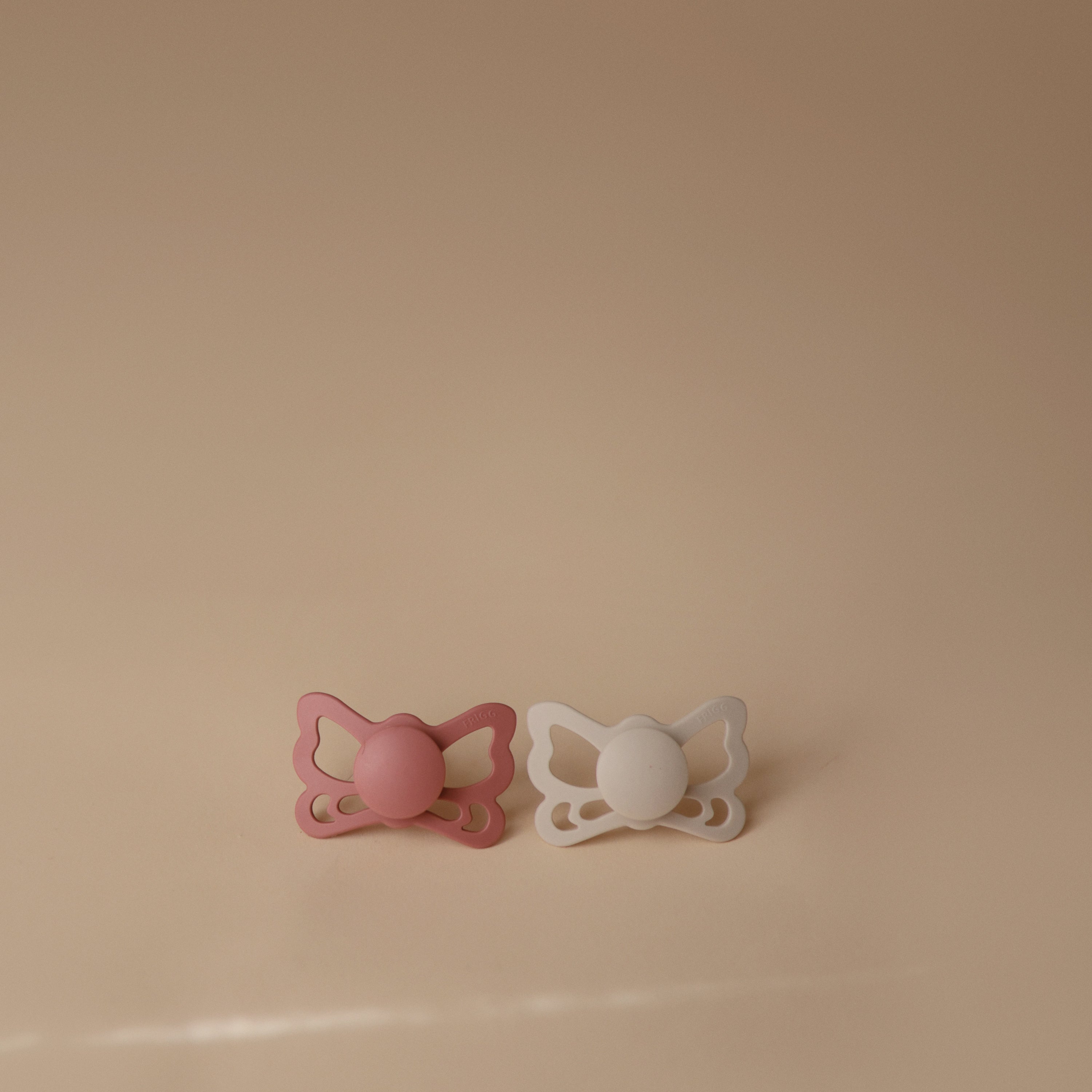 FRIGG Butterfly Anatomical Silicone Pacifier 2-Pack (6-18 Months) SILICONE FRIGG PACIFIERS Mushie