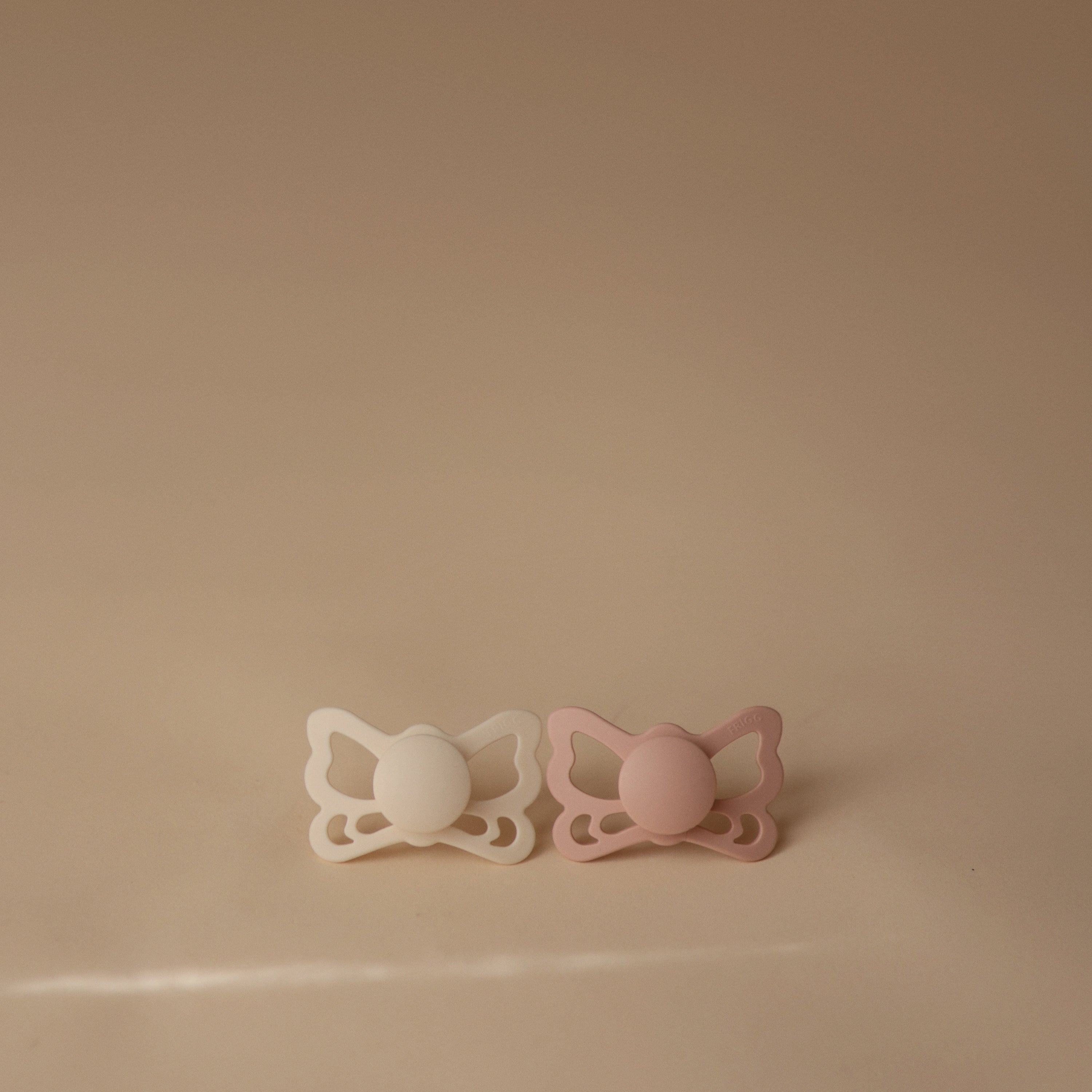 FRIGG Butterfly Anatomical Silicone Pacifier 2-Pack (6-18 Months) SILICONE FRIGG PACIFIERS Mushie