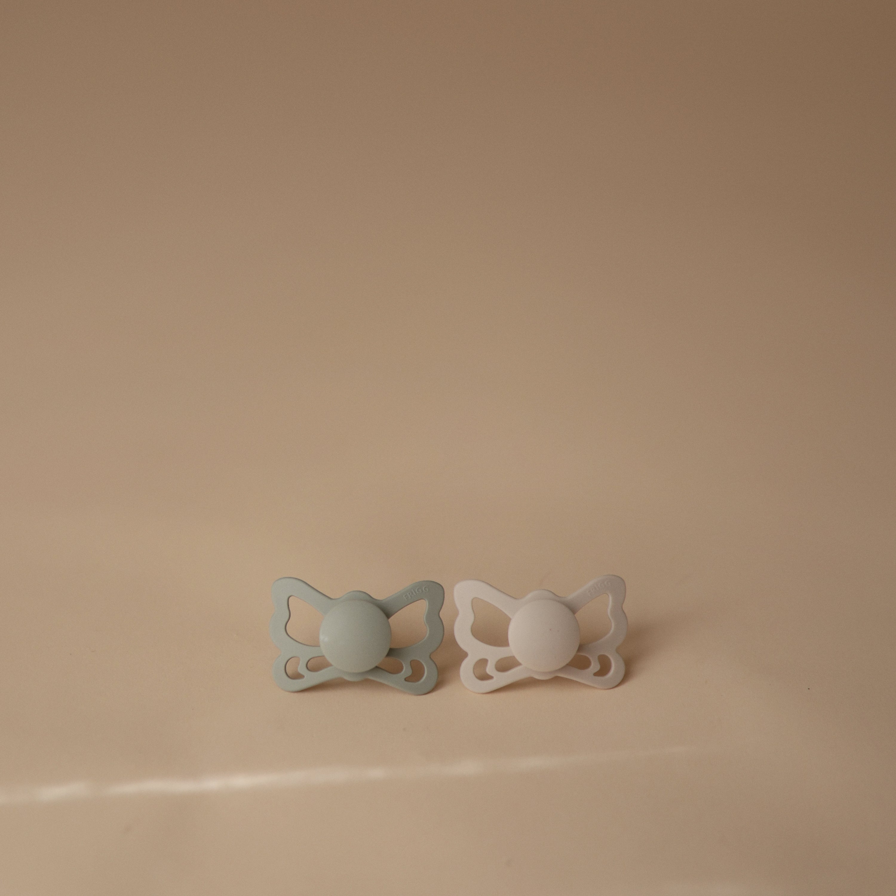 FRIGG Butterfly Anatomical Silicone Pacifier 2-Pack (6-18 Months) SILICONE FRIGG PACIFIERS Mushie