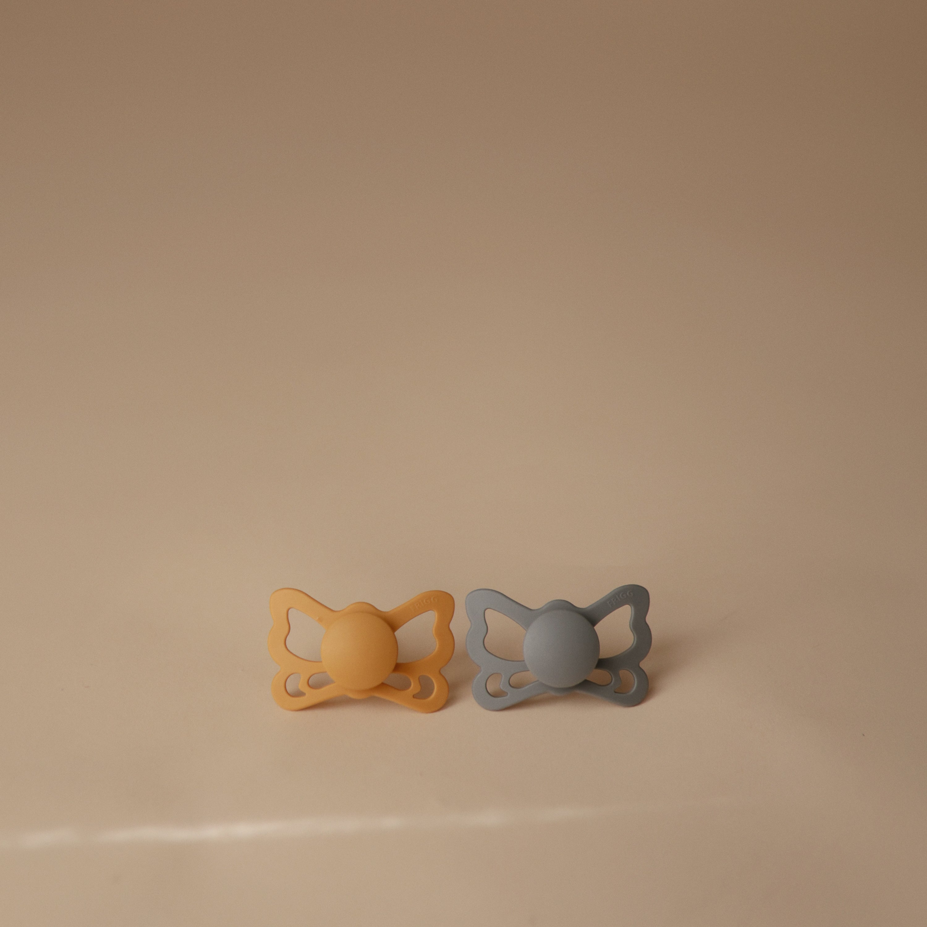 FRIGG Butterfly Anatomical Silicone Pacifier 2-Pack (6-18 Months) SILICONE FRIGG PACIFIERS Mushie