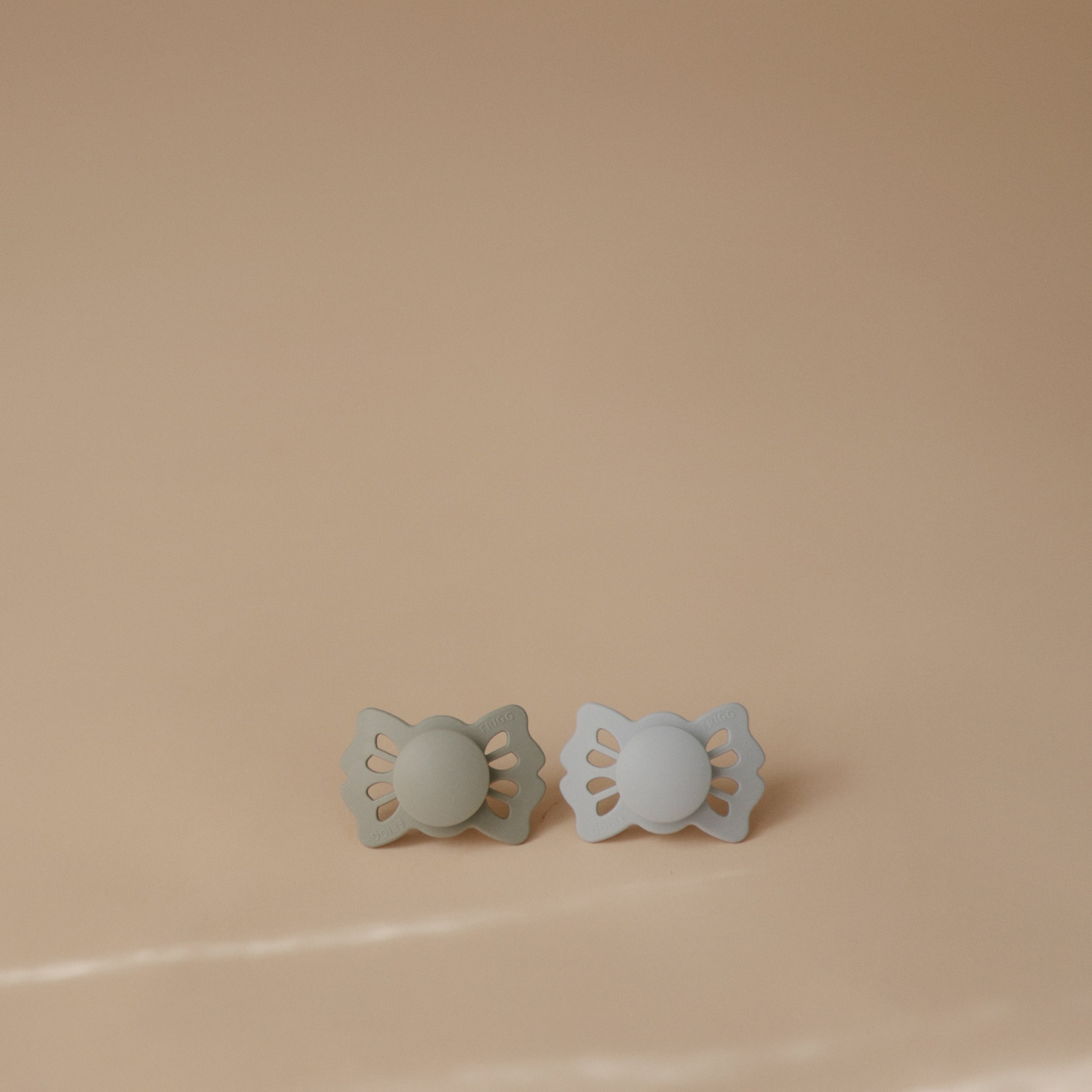 FRIGG Lucky Symmetrical Silicone Pacifier 2-Pack (0-6 Months) FRIGG PACIFIERS Mushie