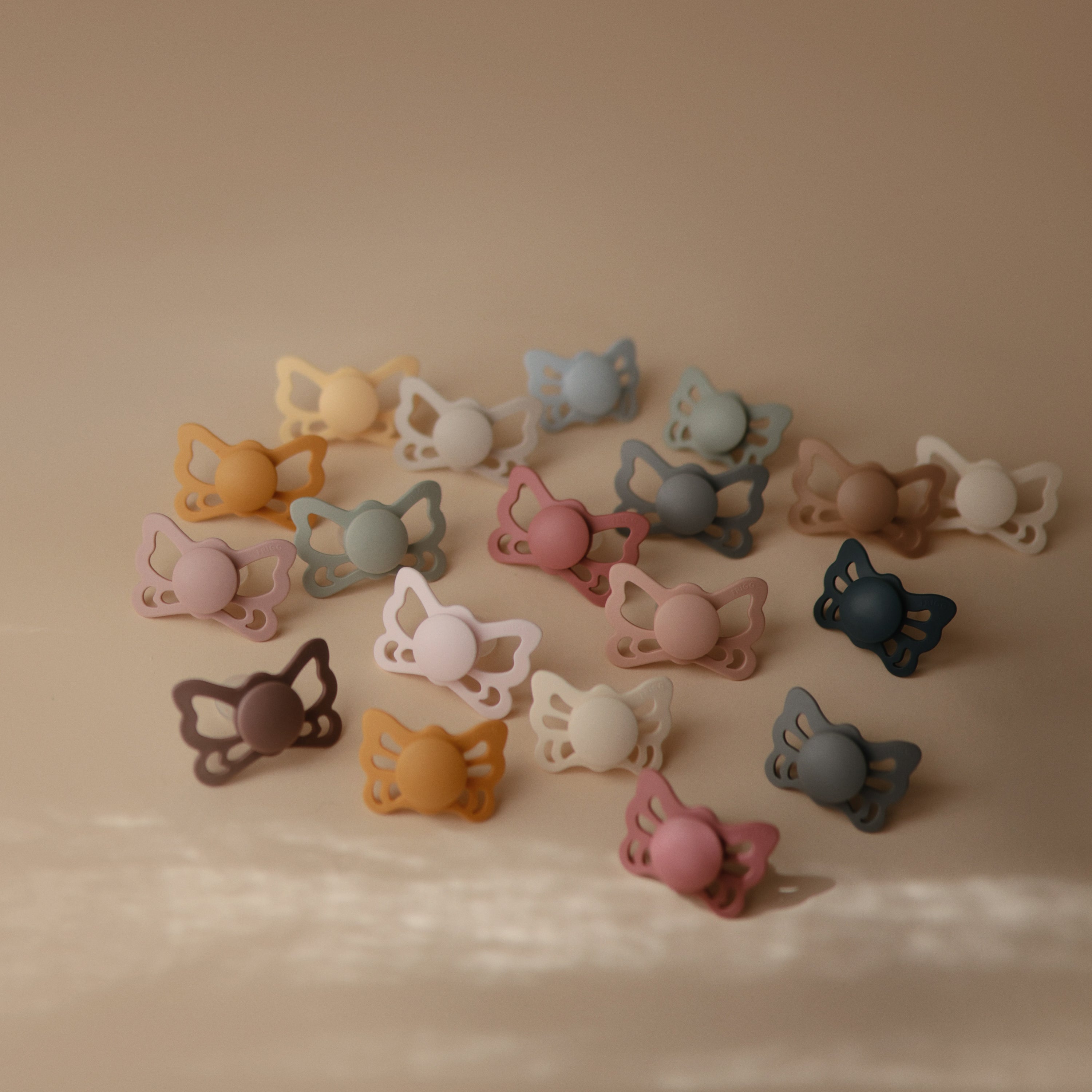 FRIGG Butterfly Anatomical Silicone Pacifier 2-Pack (0-6 Months) FRIGG PACIFIERS Mushie