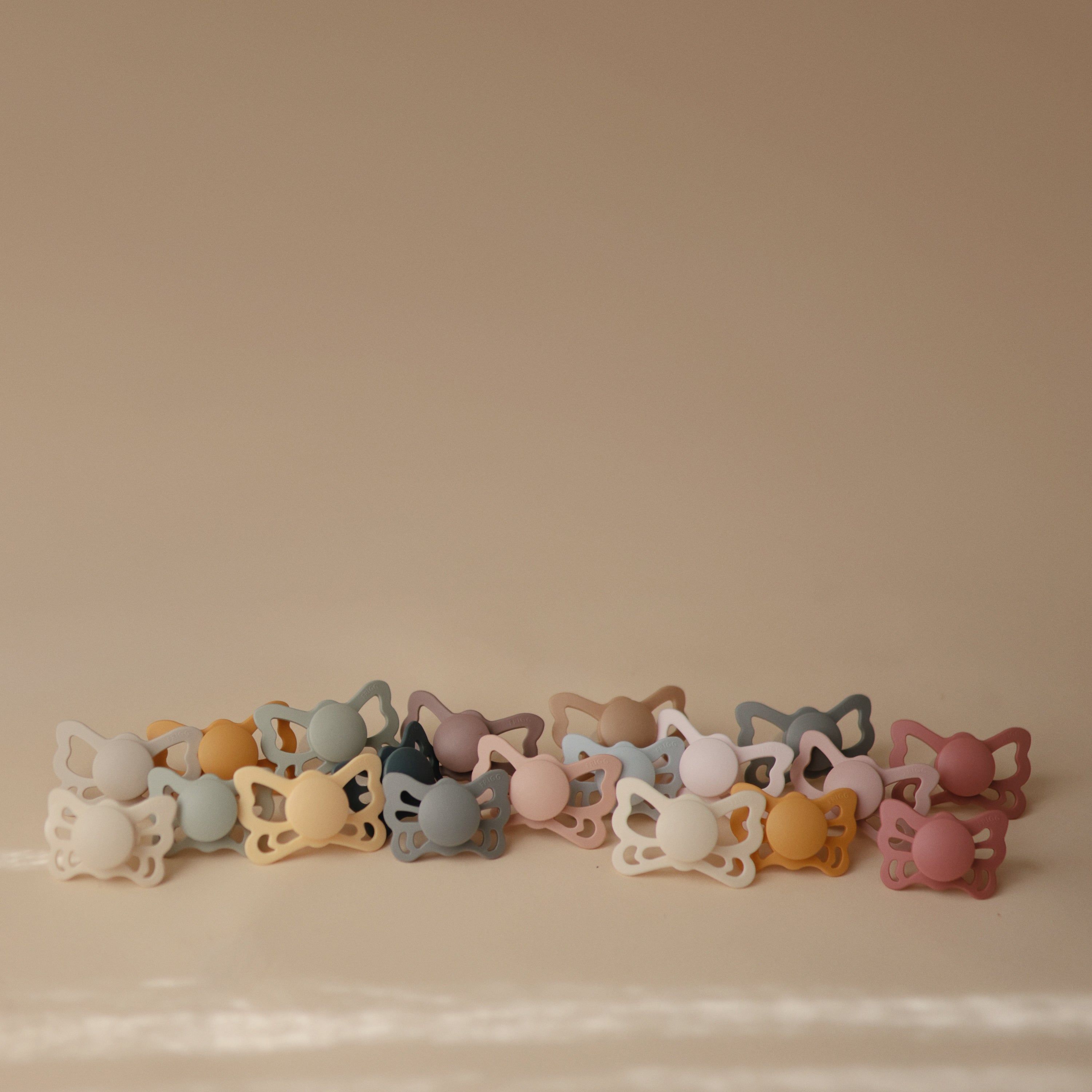 FRIGG Butterfly Anatomical Silicone Pacifier 2-Pack (0-6 Months) FRIGG PACIFIERS Mushie