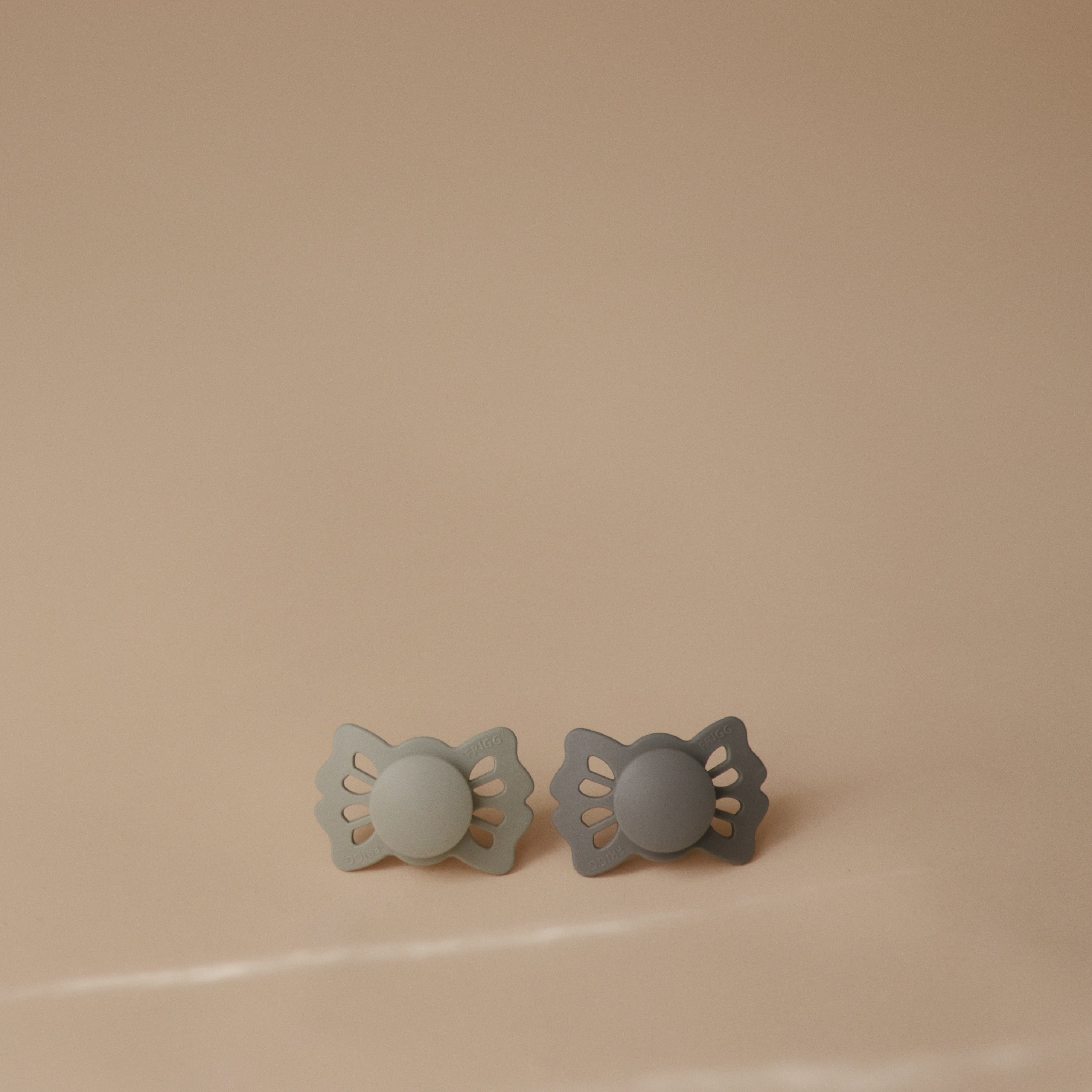 FRIGG Lucky Symmetrical Silicone Pacifier 2-Pack (0-6 Months) FRIGG PACIFIERS Mushie