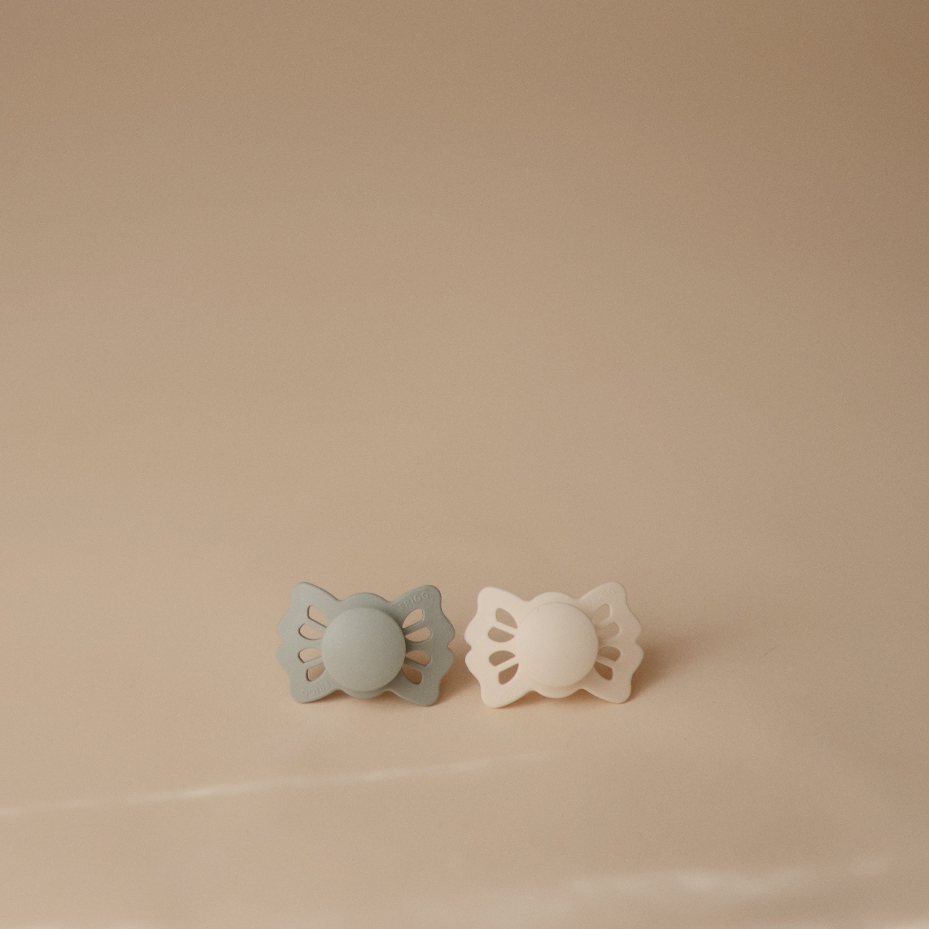 FRIGG Lucky Symmetrical Silicone Pacifier 2-Pack (0-6 Months) FRIGG PACIFIERS Mushie