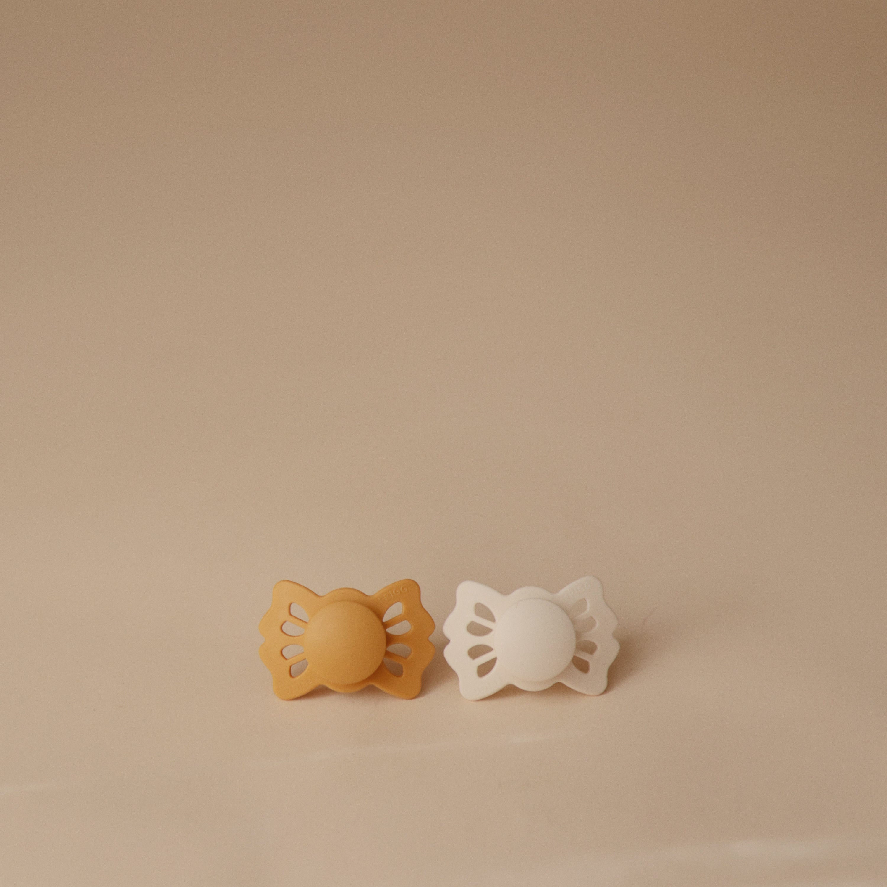 FRIGG Lucky Symmetrical Silicone Pacifier 2-Pack (0-6 Months) FRIGG PACIFIERS Mushie