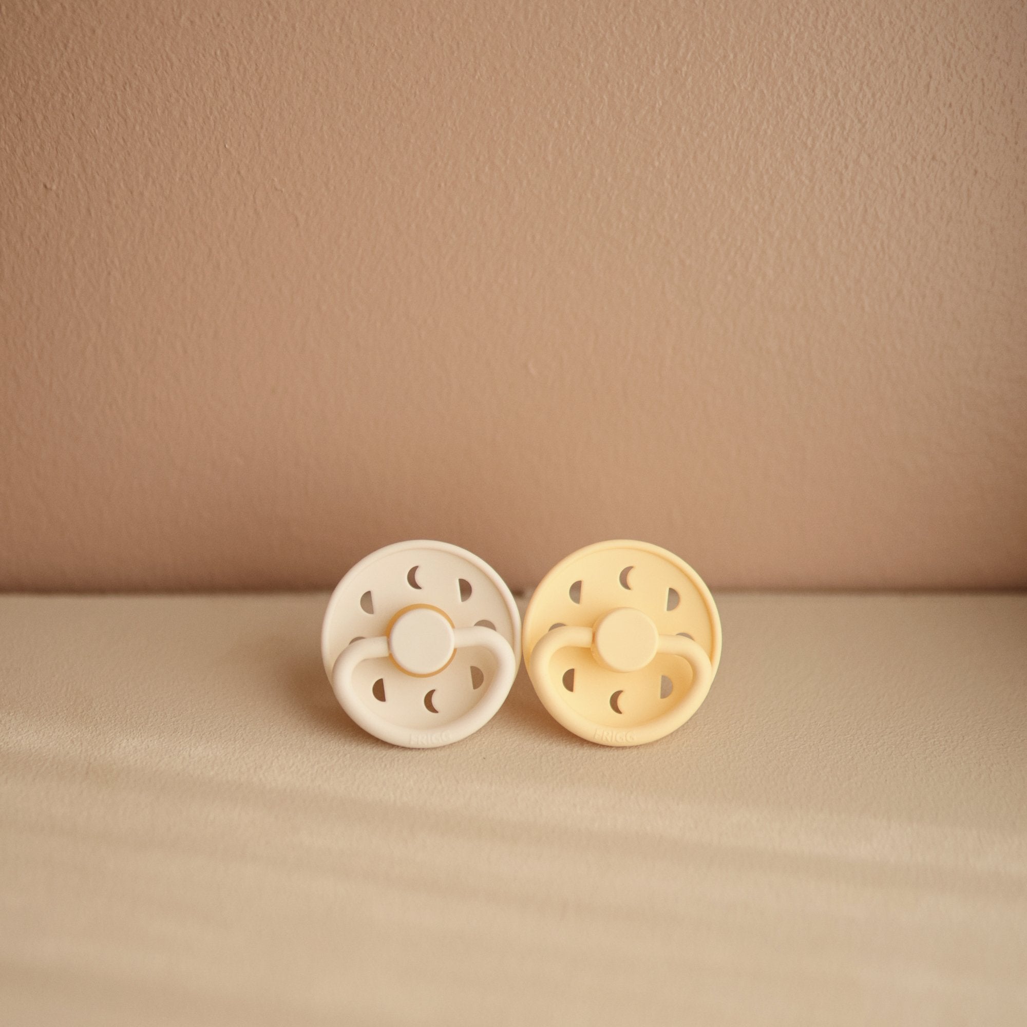 FRIGG Moon Natural Rubber Pacifier 2-Pack FRIGG PACIFIERS Mushie