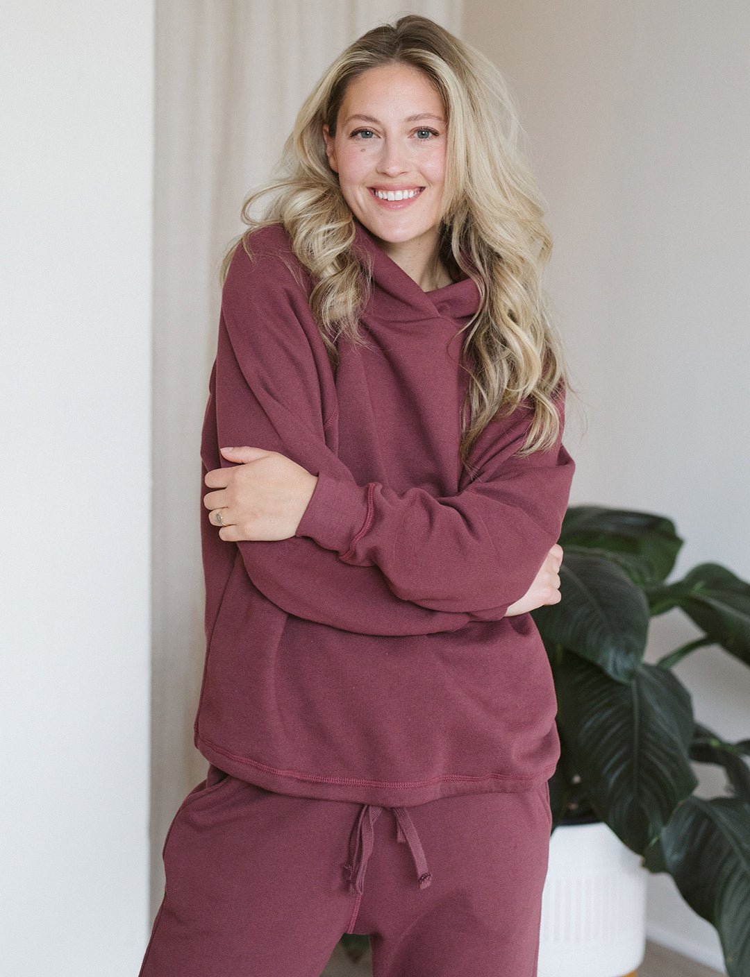 The Women's Relaxed Hoodie - Dark Clay