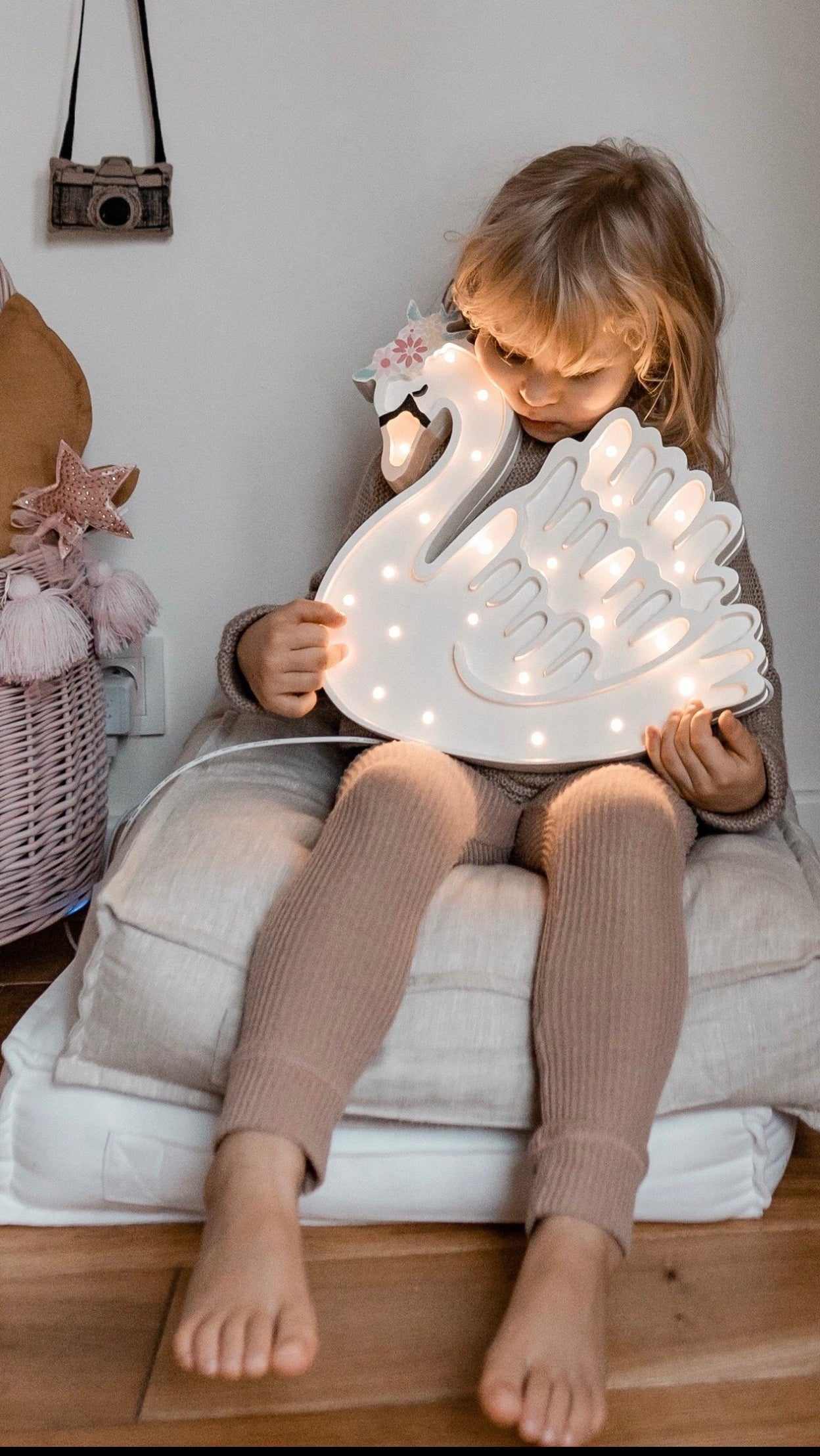 Little Lights Swan Lamp