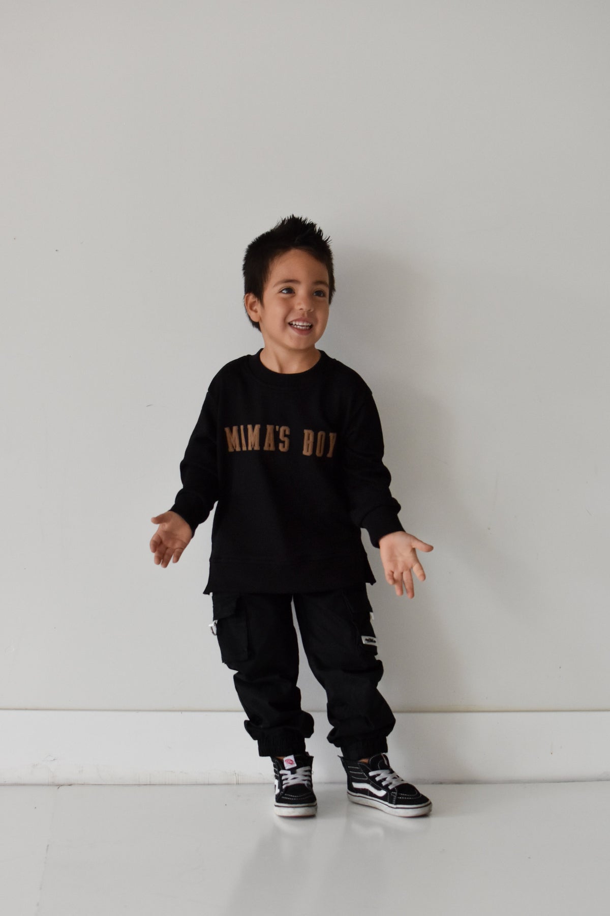 MAMAS BOY CREWNECK - BLACK
