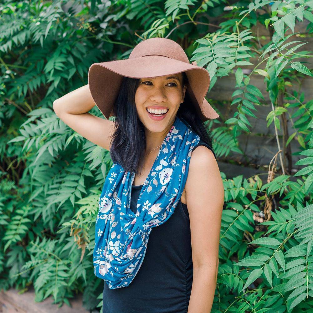 Midnight Floral 5-in-1 Multi-Use Nursing Cover 5 in 1 Bebe au Lait