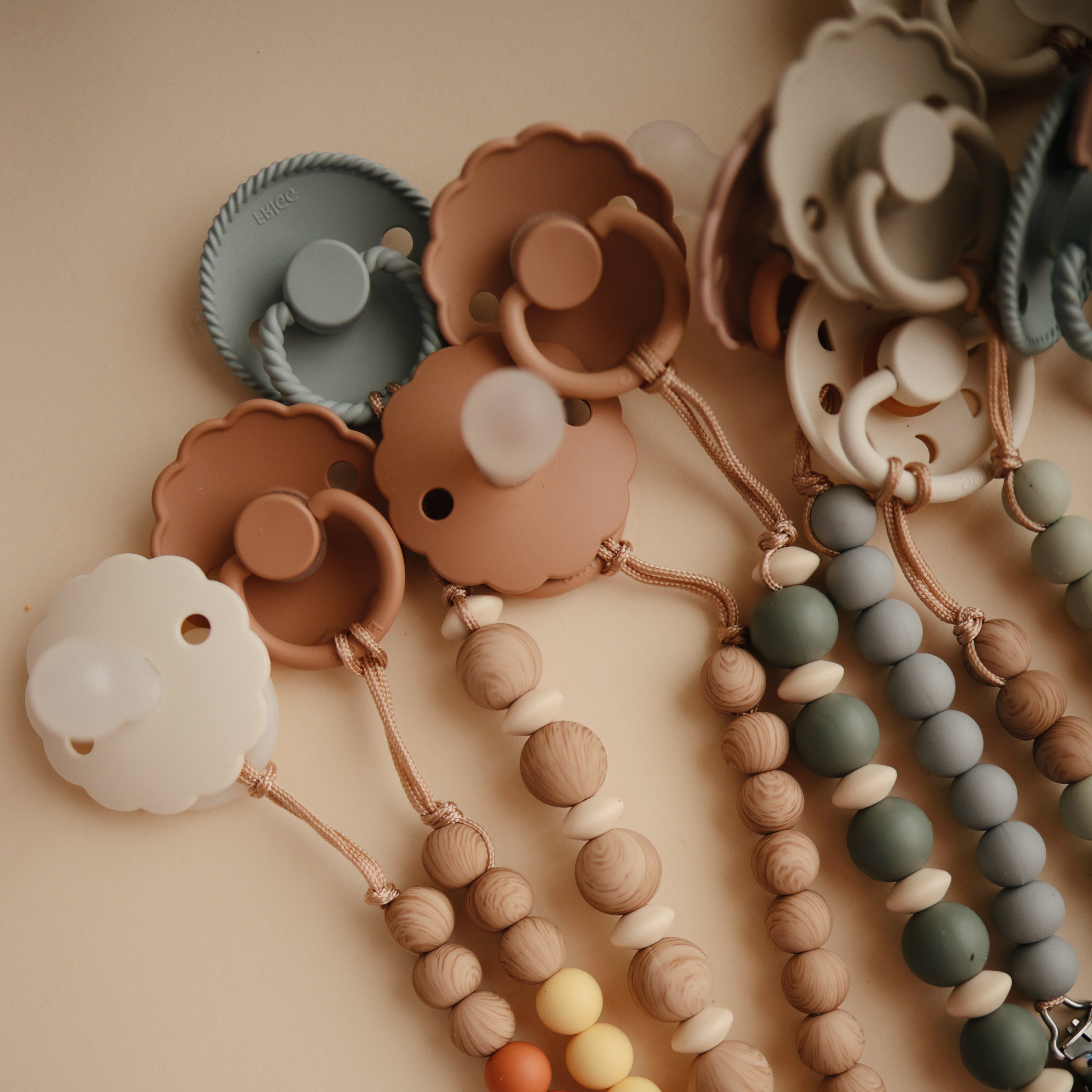 Silicone Pacifier Clip | Luna Pacifier Clip Mushie