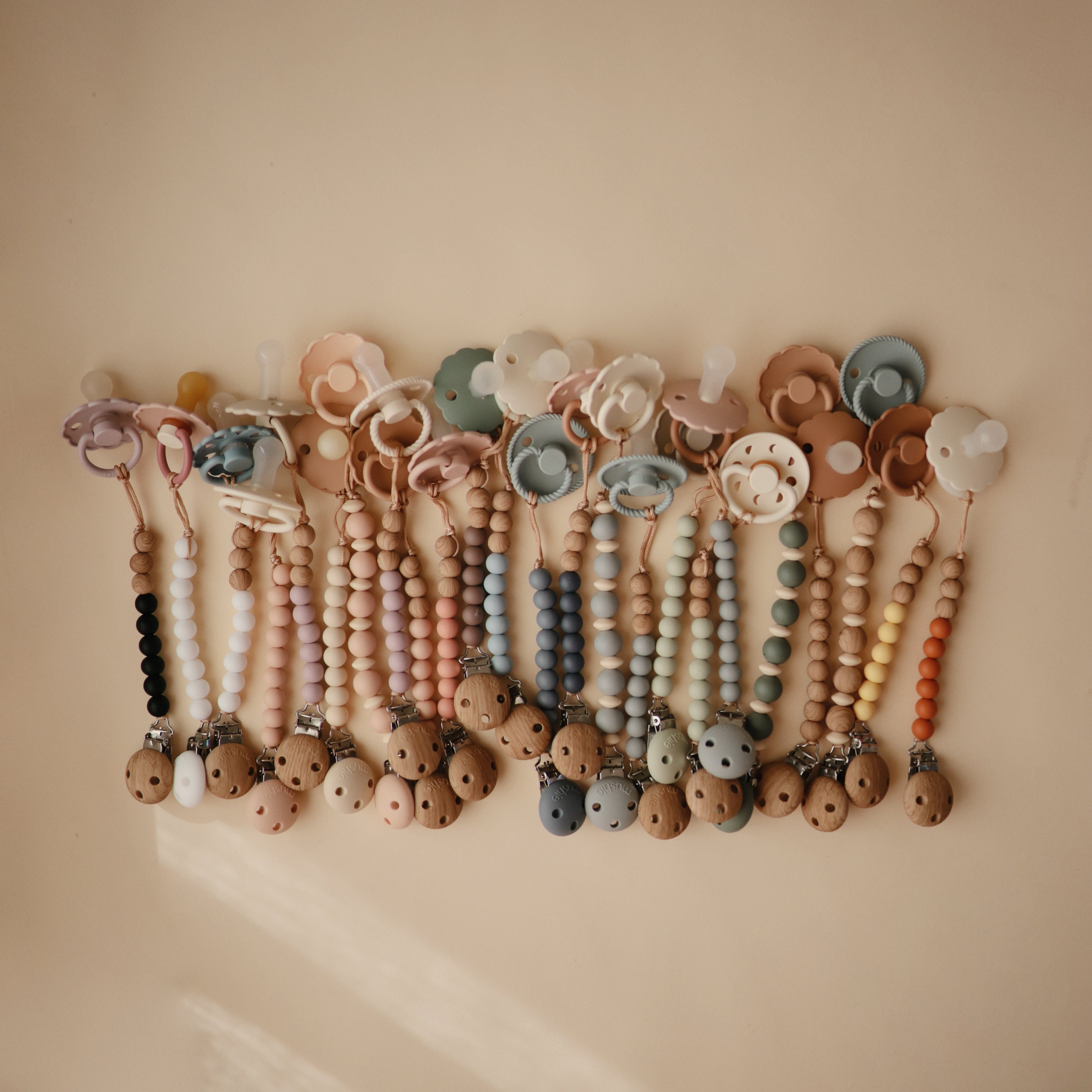 Silicone Pacifier Clip | Luna Pacifier Clip Mushie