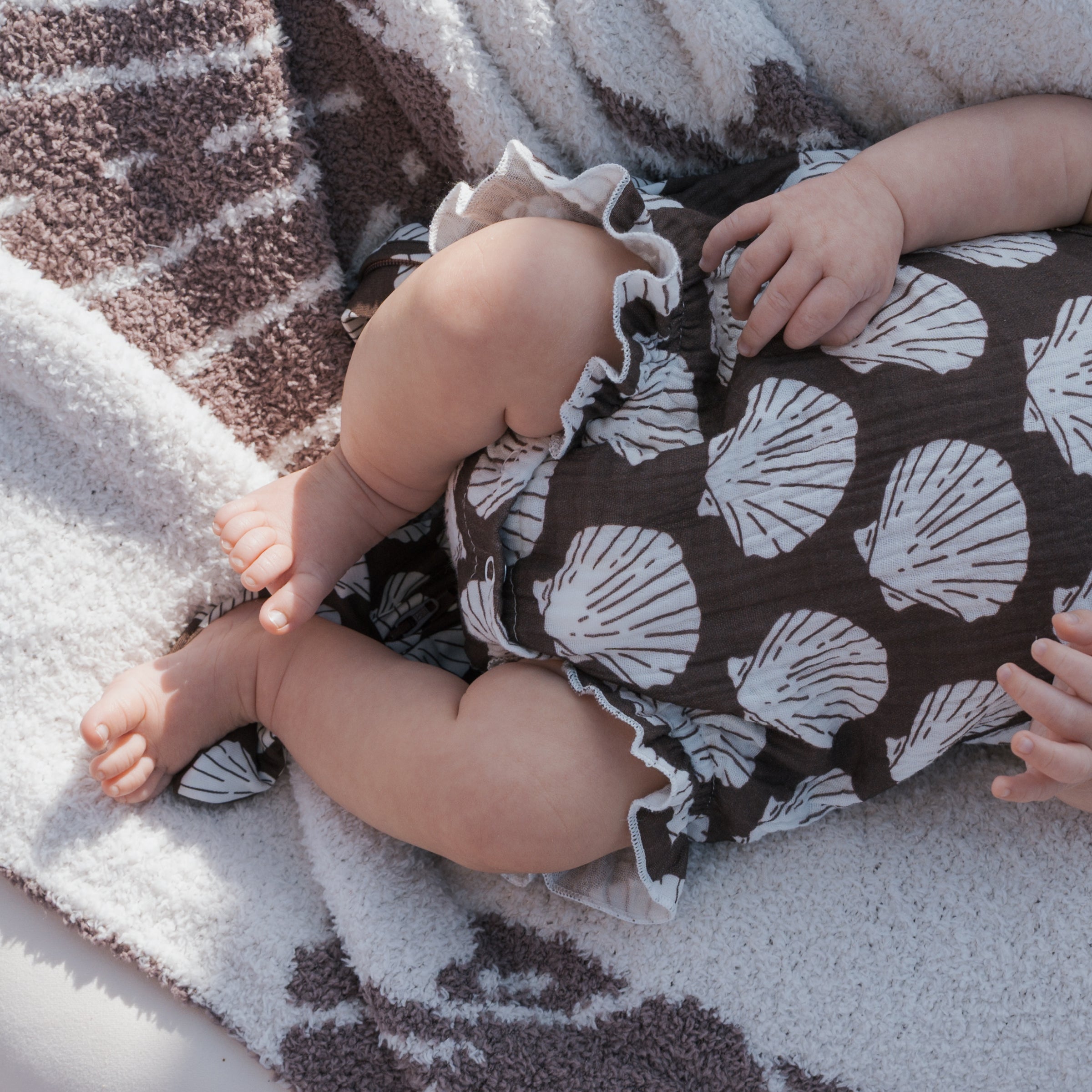 *PRE-ORDER* Plush Blanket | Seashells