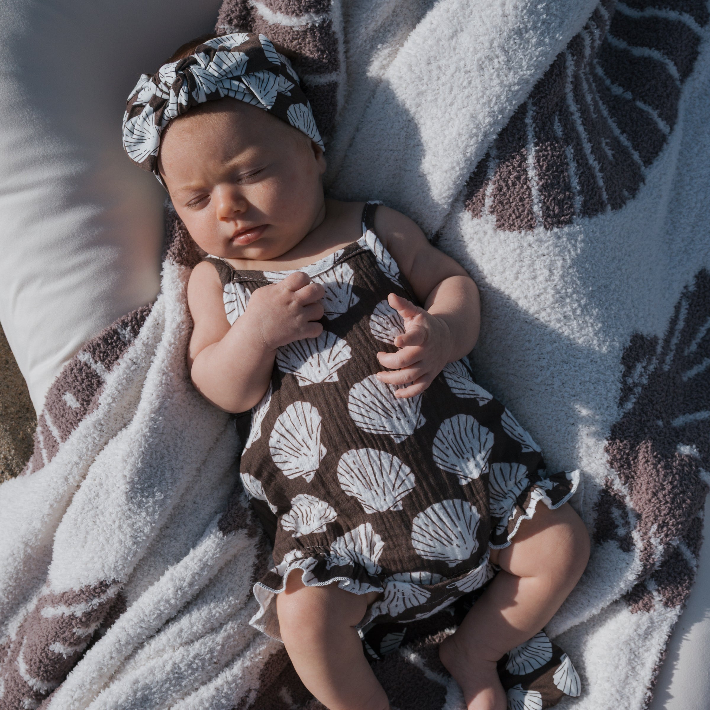 *PRE-ORDER* Plush Blanket | Seashells