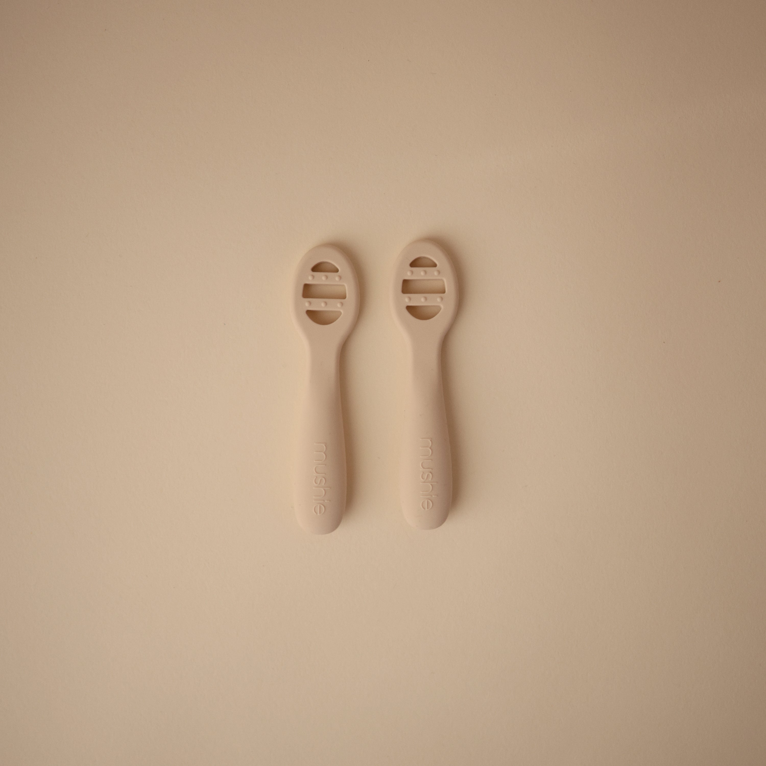 First Feeding Baby Spoons 2-Pack silicone tableware Mushie