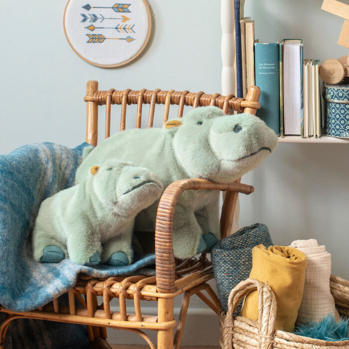 Large hippopotamus - All Around the World