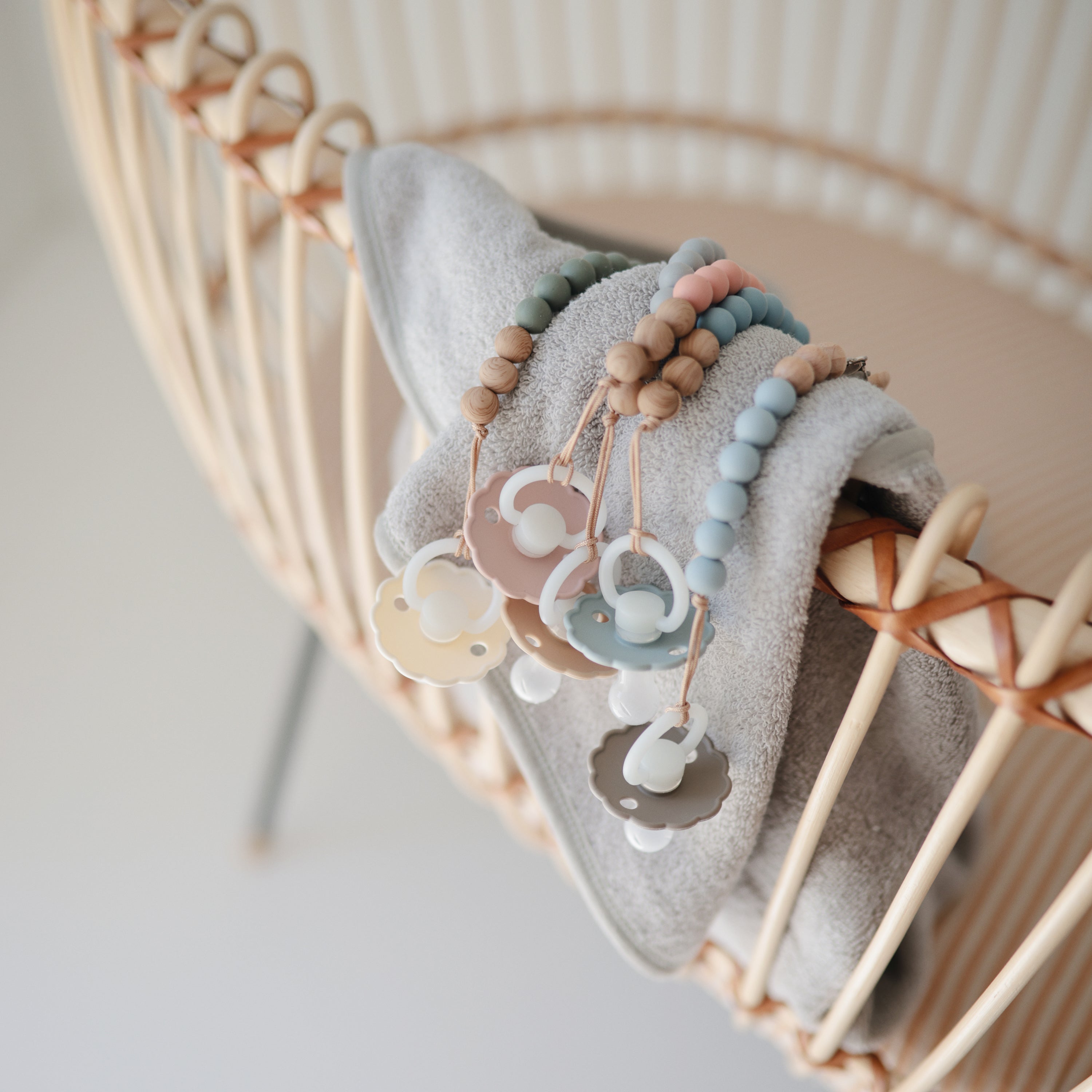 Silicone Pacifier Clip | Eva Pacifier Clip Mushie