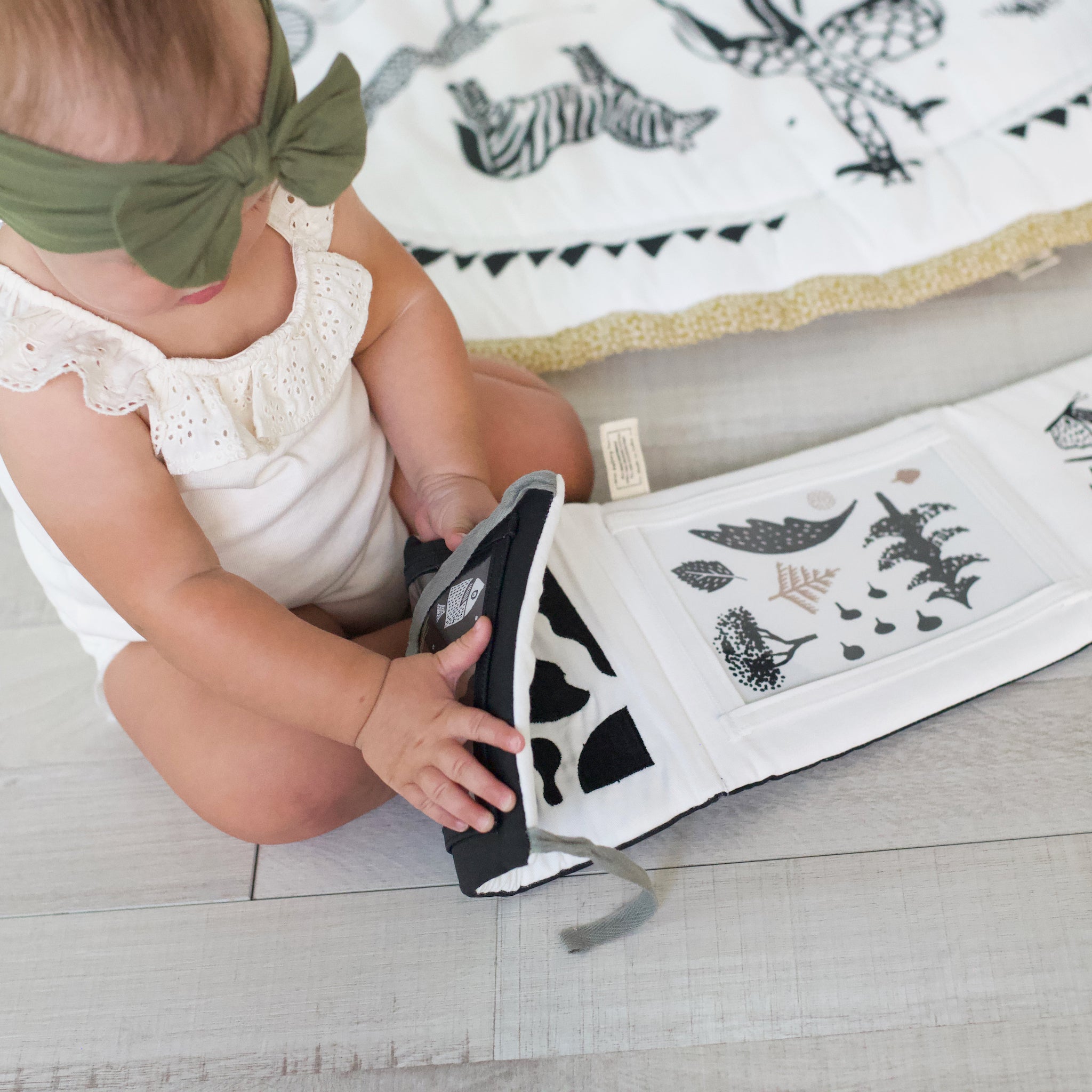 Baby Tummy Time Gallery with Mirror