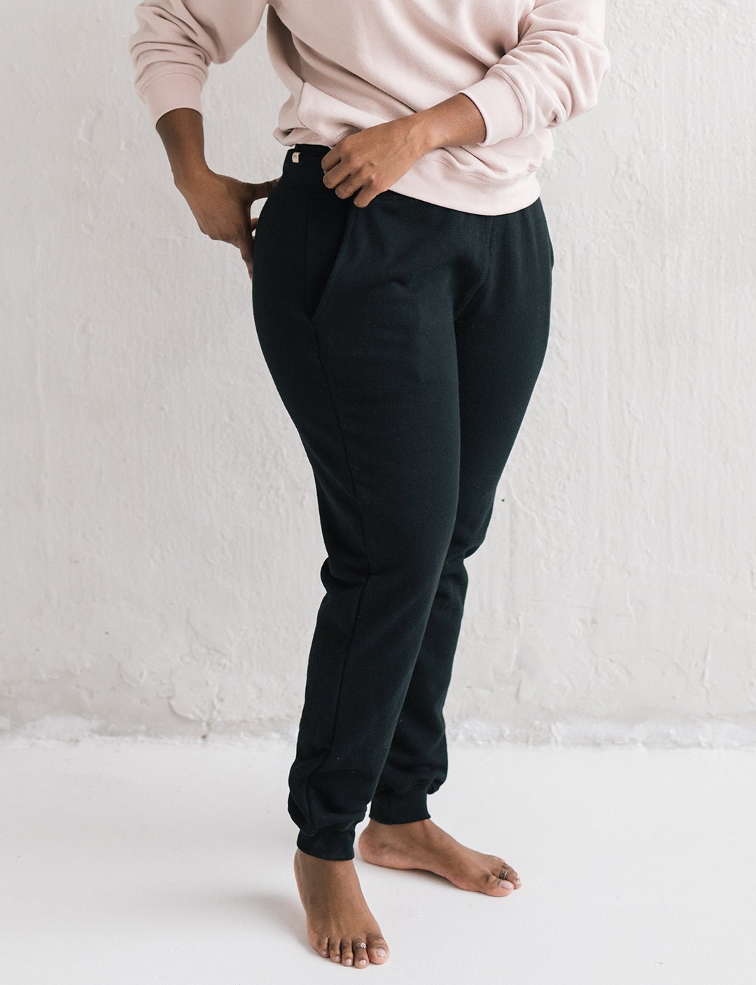 The Women's Essential Sweatpant - Black