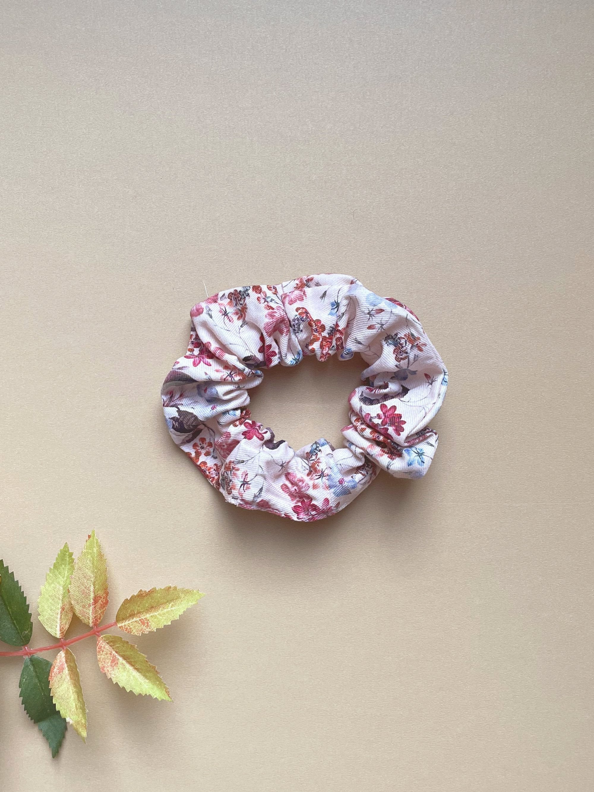 Scrunchie - Nude Flowers - FINAL SALE