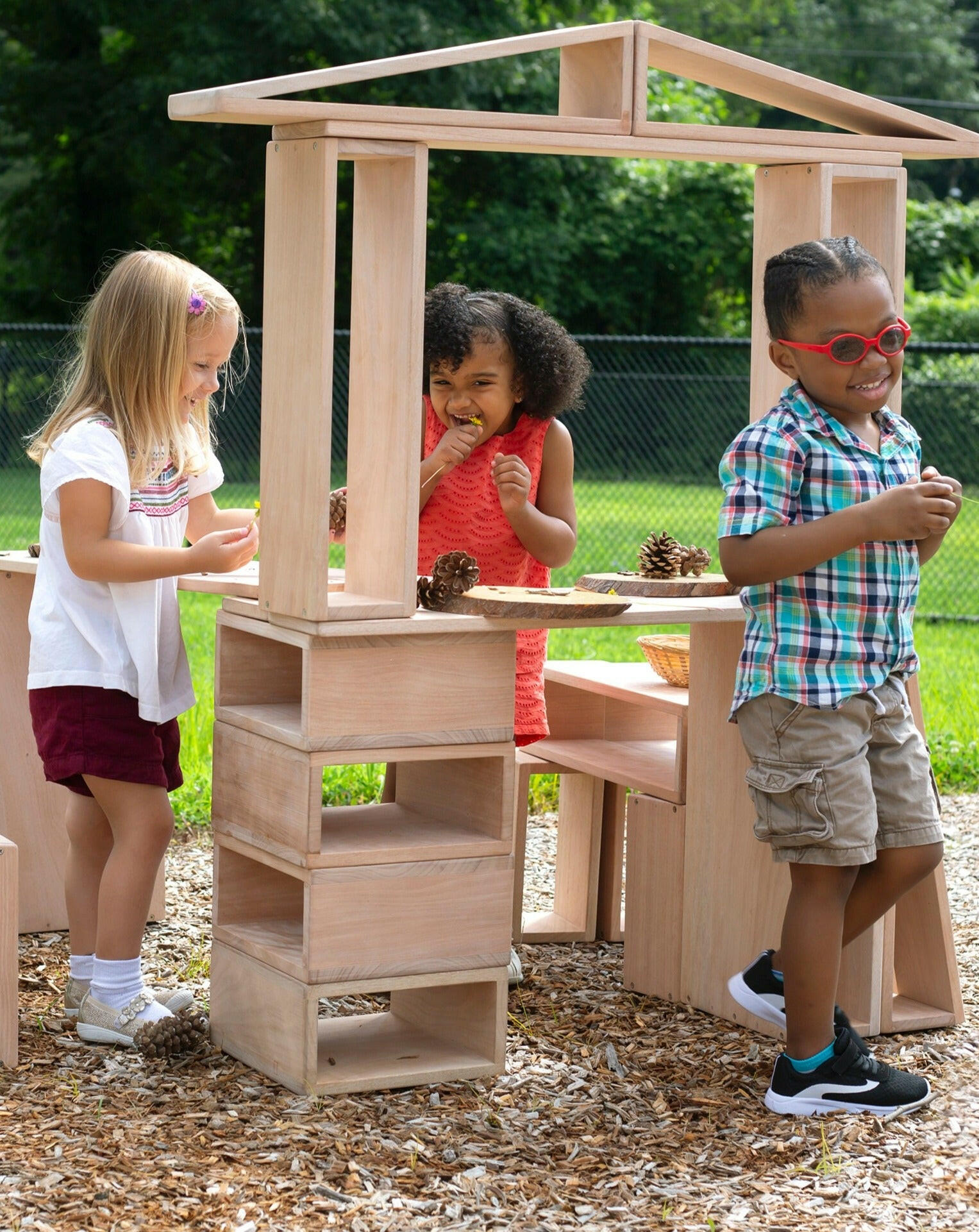 Guidecraft Outdoor Hollow Blocks – 25 pc. Set Blocks Guidecraft