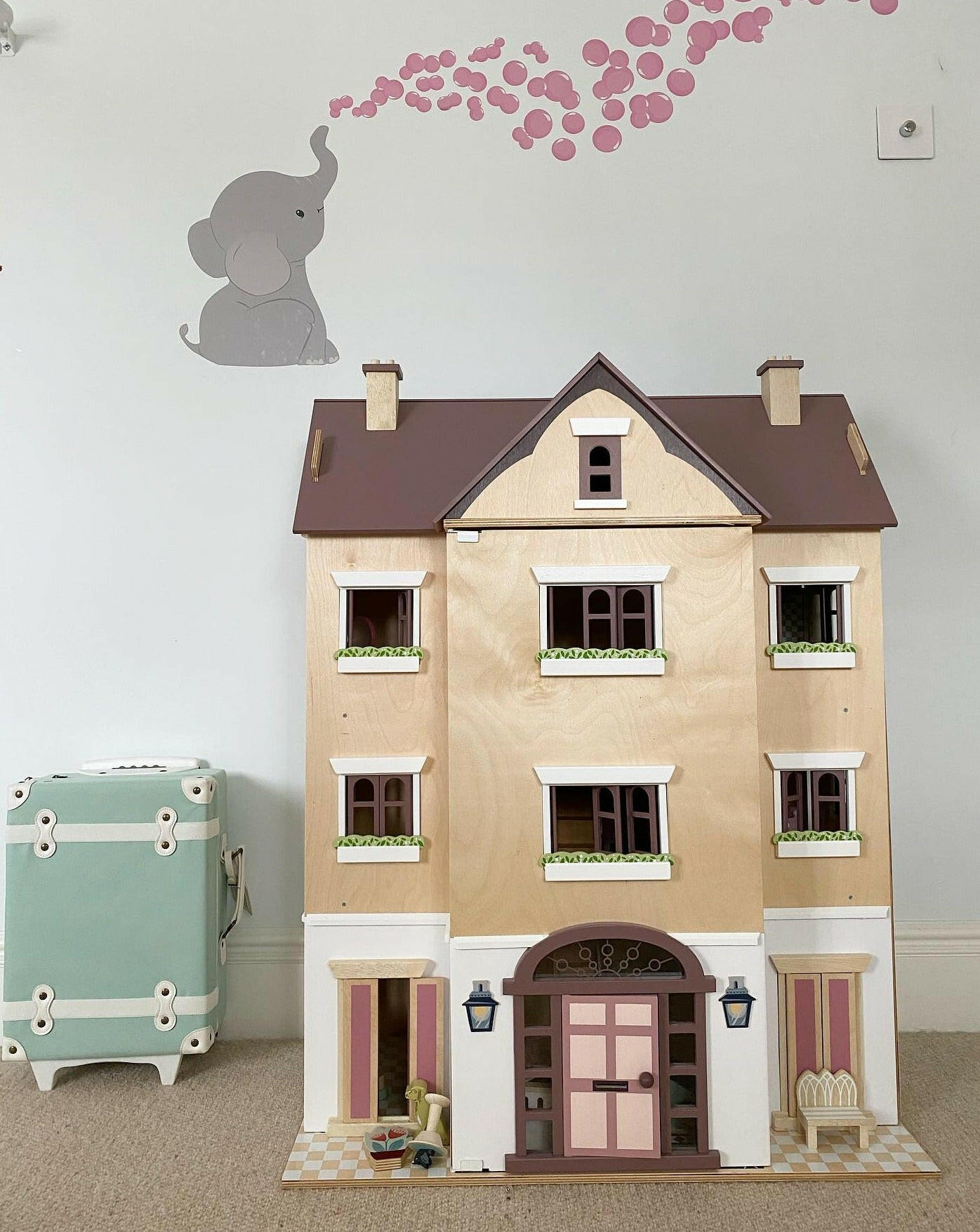 Fantail Hall Dollhouses Tender Leaf