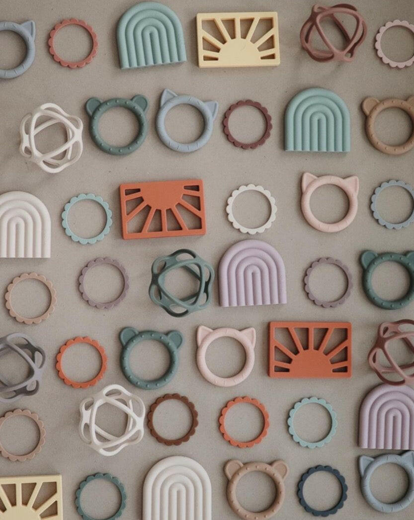 Flower Teething Bracelet 3 - Pack Dried Thyme \ Berry \ Natural Baby Essentials Mushie