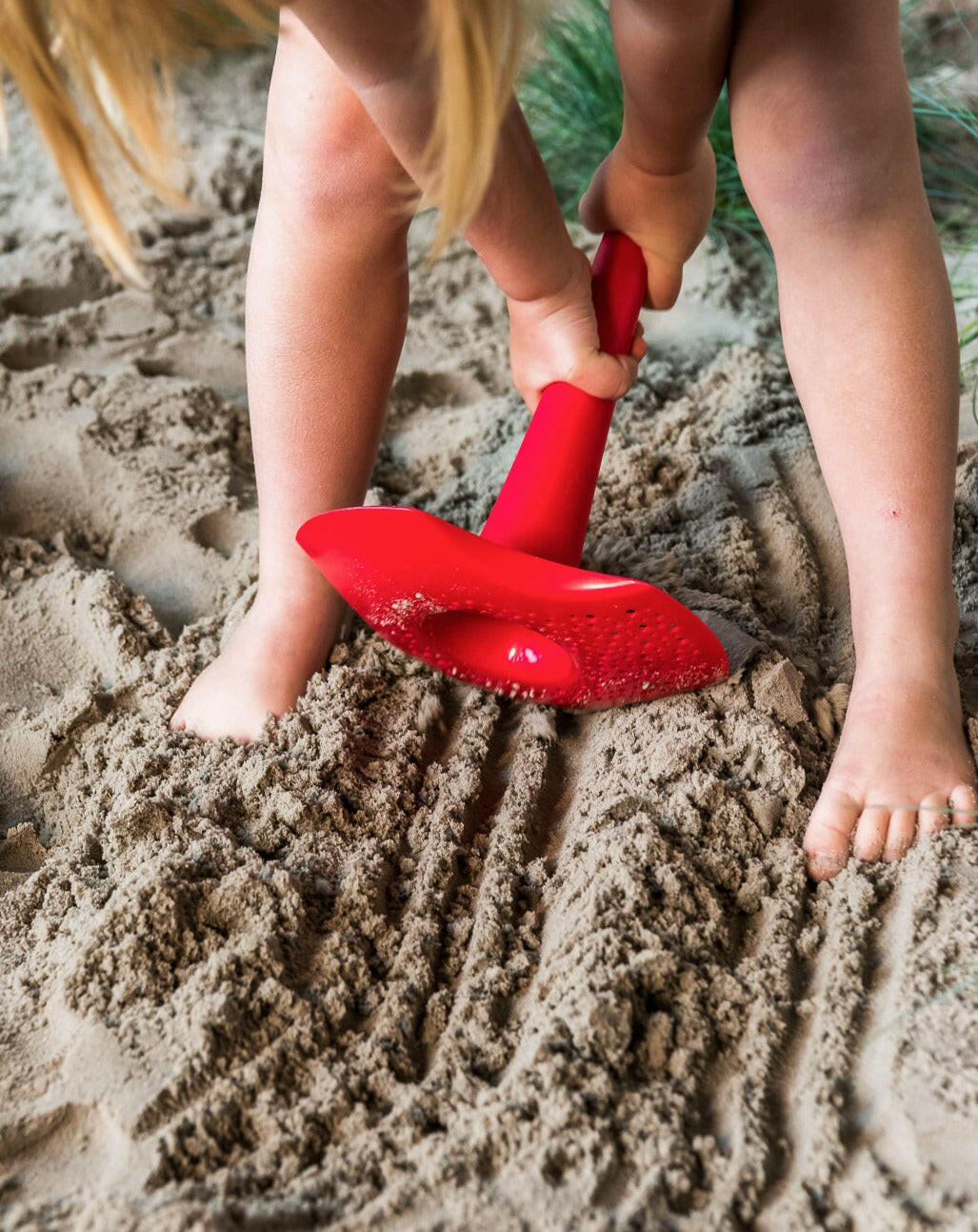 Triplet - Cherry Beach & Sand Toys Quut