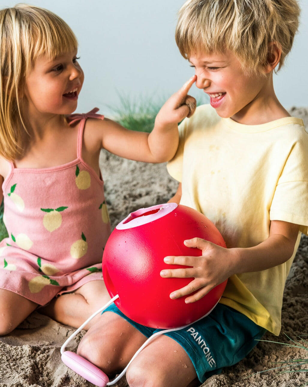 Ballo Beach Bucket - Cherry Red & Sweet Pink Beach & Sand Toys Quut