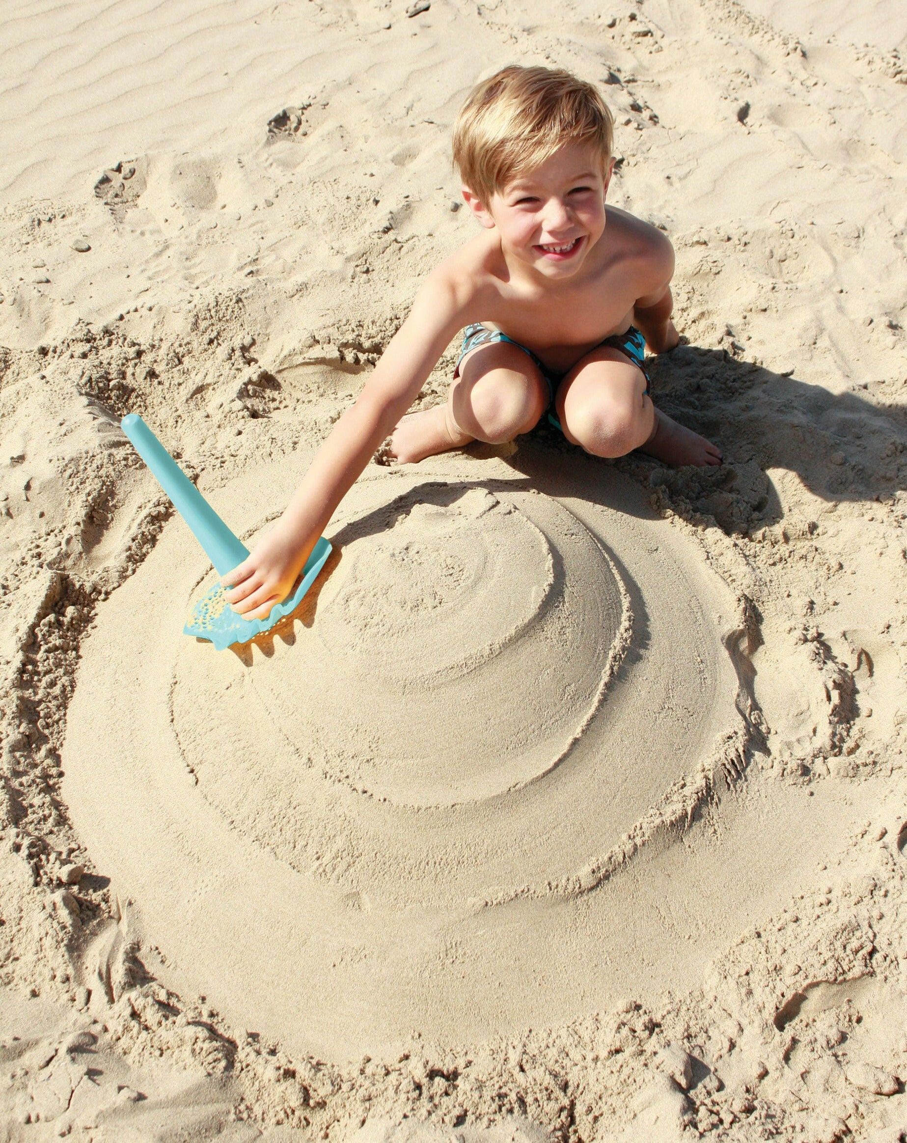 Triplet - Vintage Blue Beach & Sand Toys Quut