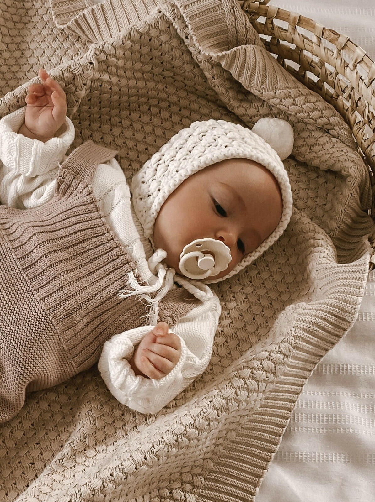 Chunky Knit Bonnet - White Luna + Luca