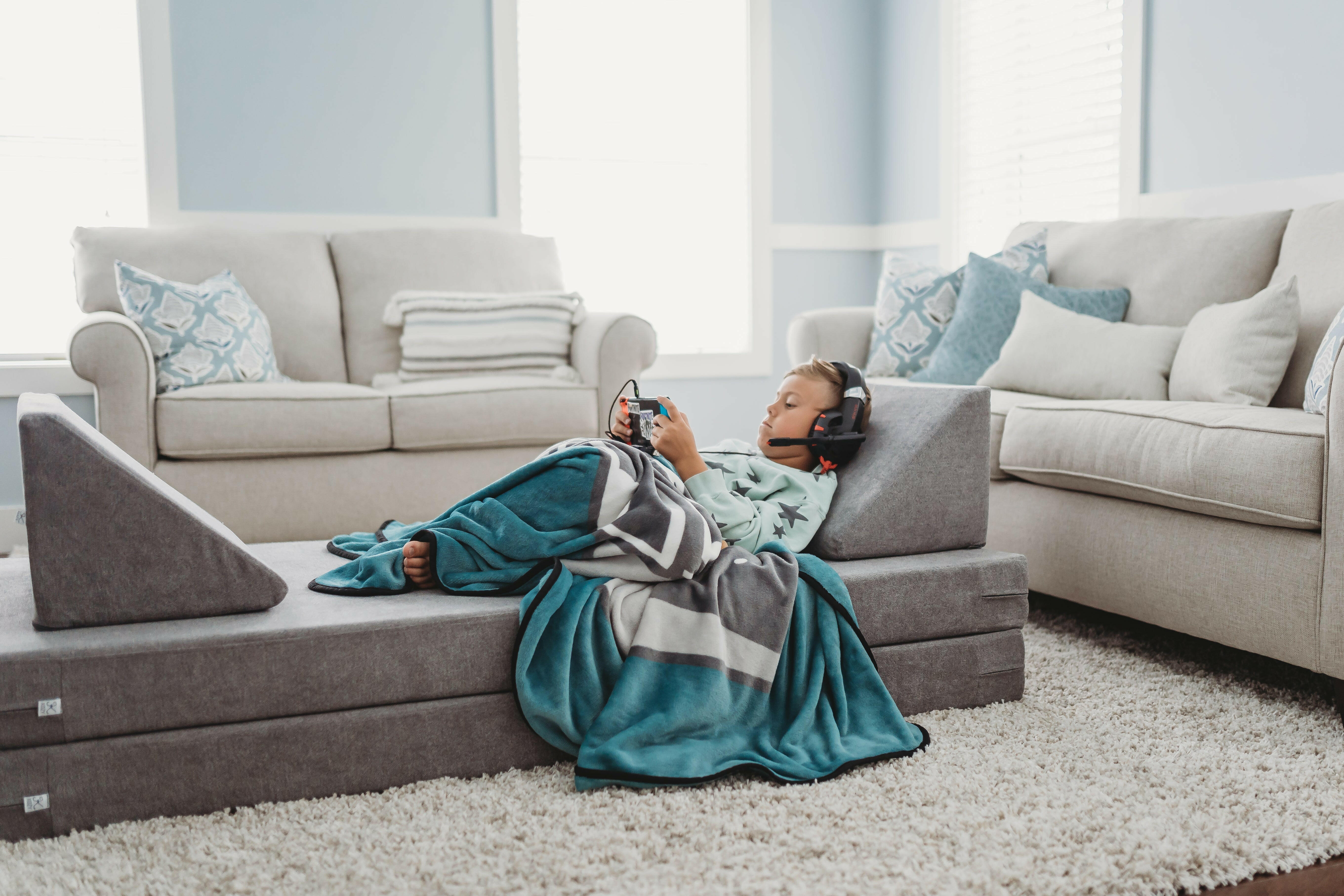 Double Kozy Couch Couch iloveplum