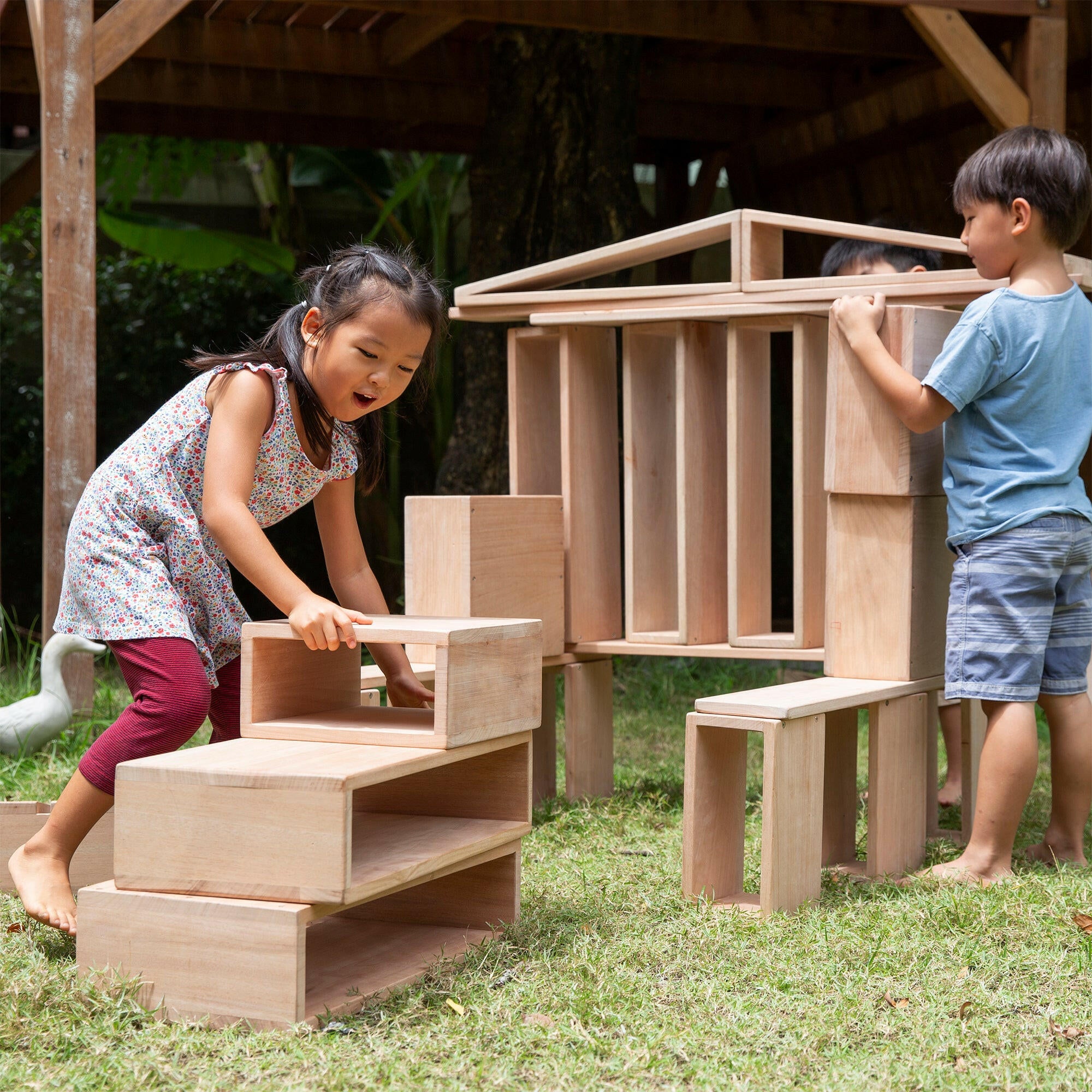 Guidecraft Outdoor Hollow Blocks – 25 pc. Set Blocks Guidecraft