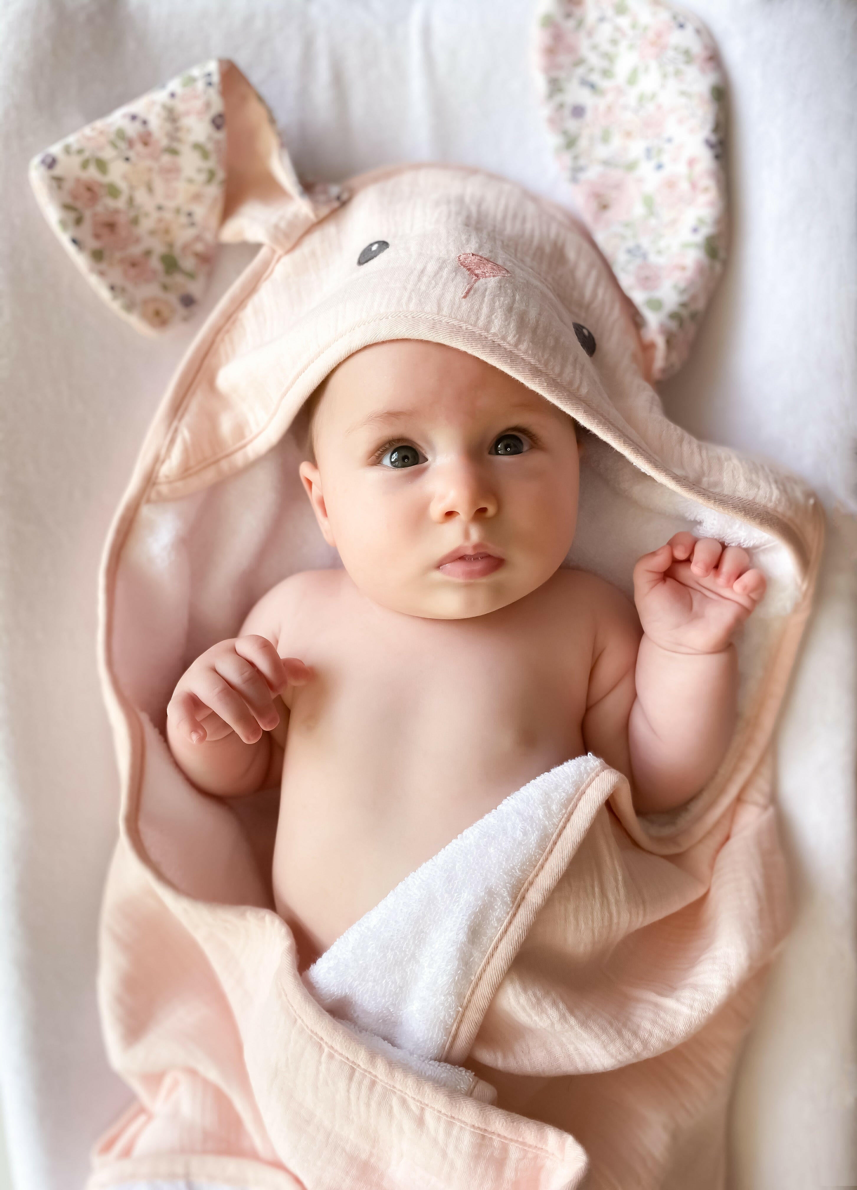 PETIT PARISIAN BUNNY TERRY MUSLIN TOWEL AND WASHCLOTH SET Bathrobe MON AMI